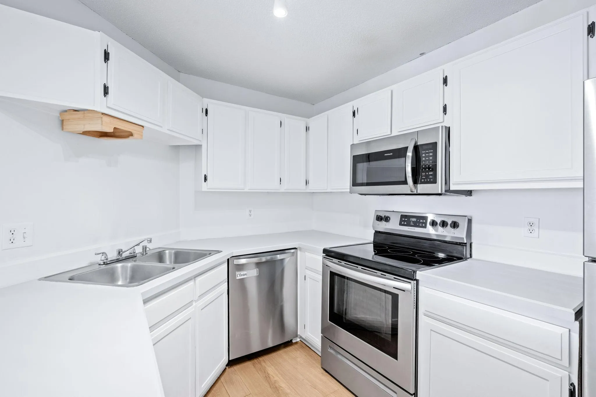 Photo 14 of 7632 157th W Street Unit 200