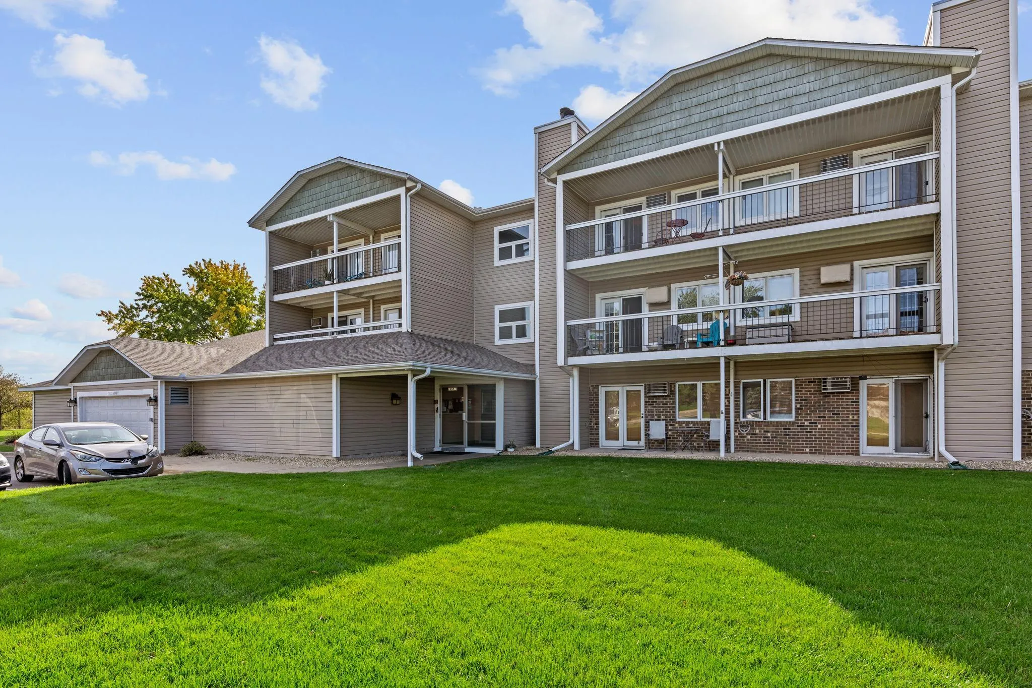 Photo 5 of 7632 157th W Street Unit 200