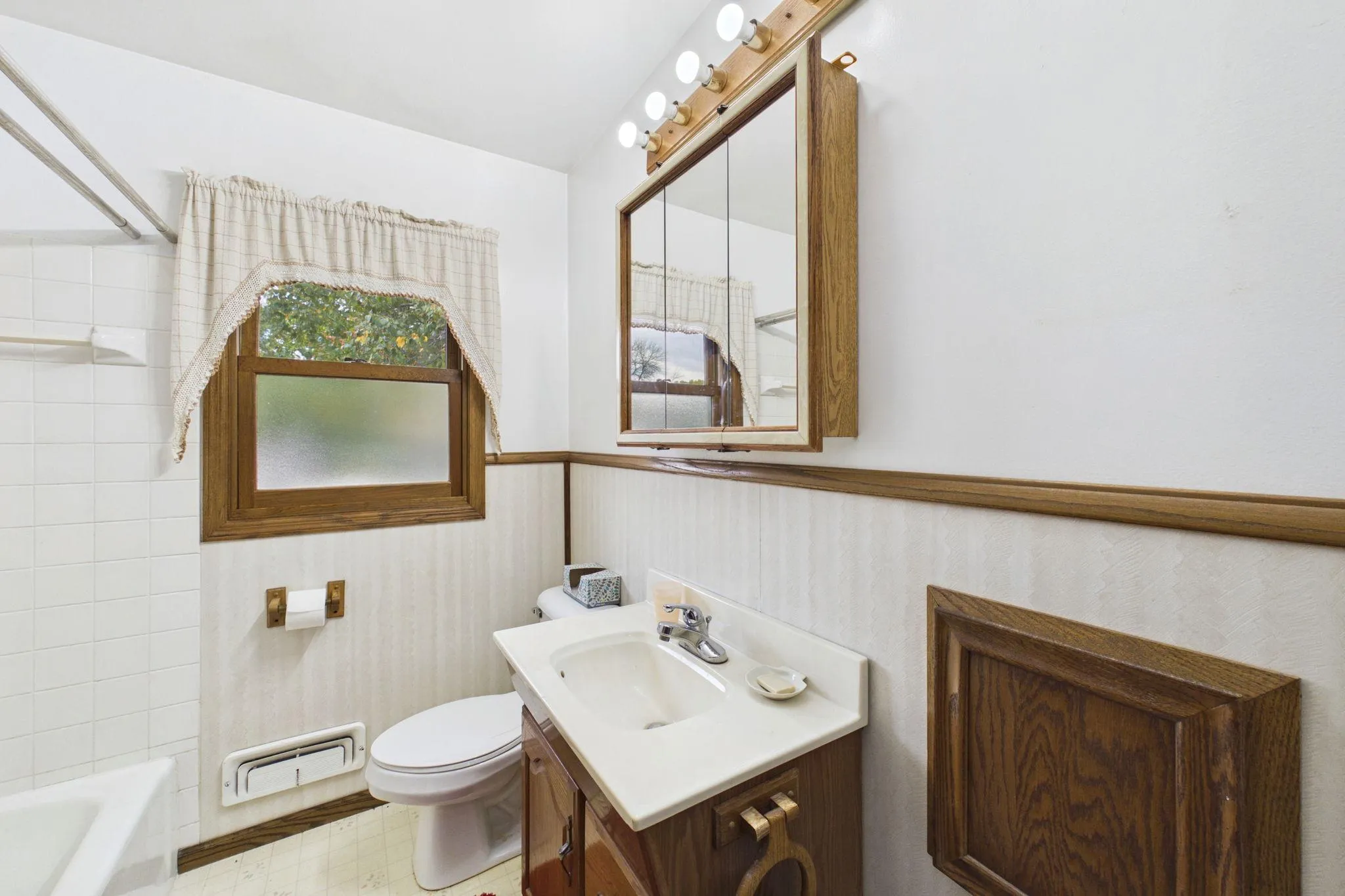 Photo 16 of 8831 Greenway S Avenue