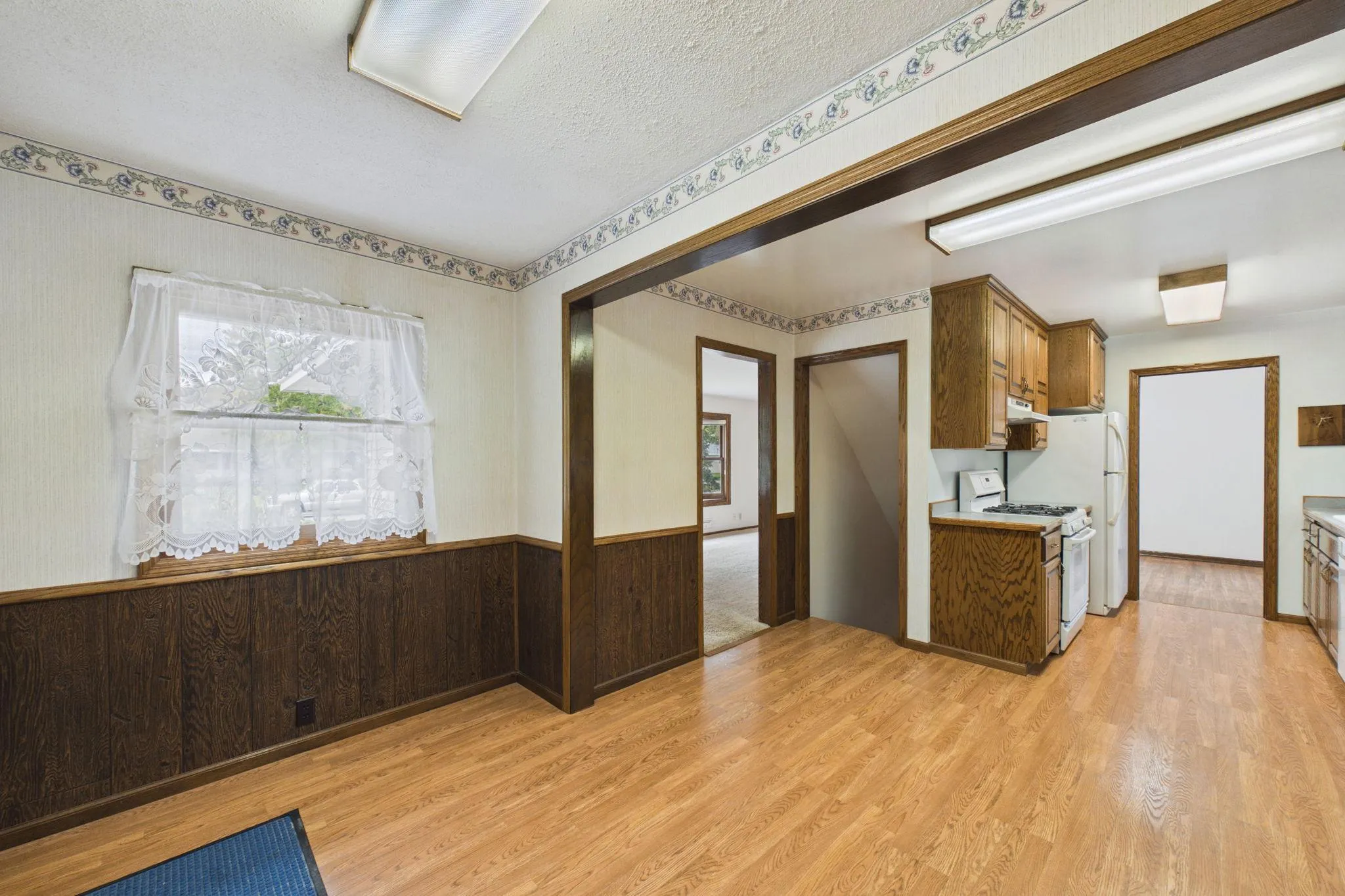 Photo 8 of 8831 Greenway S Avenue