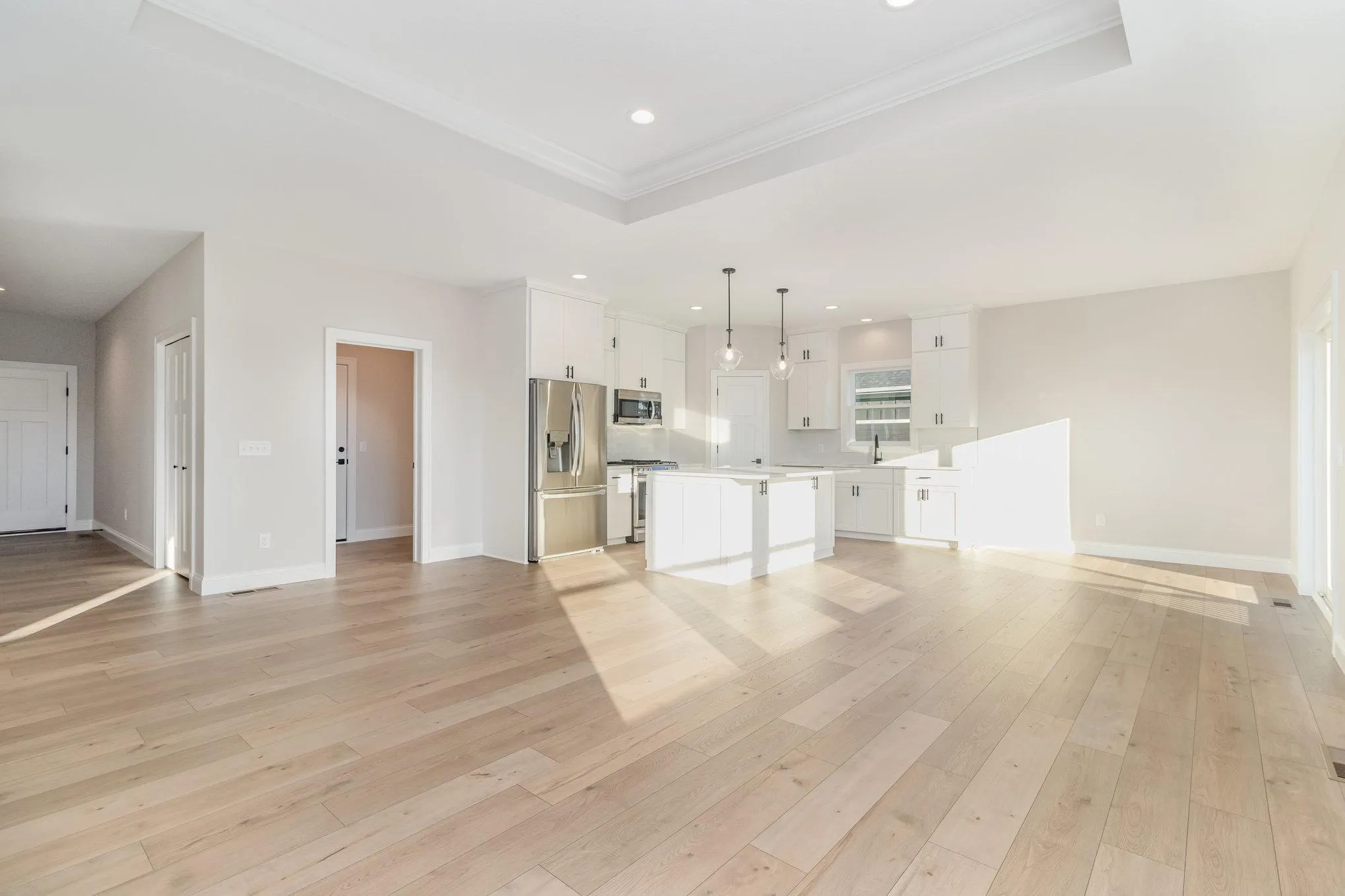 Photo 5 of 3880 Larabee Ne Avenue