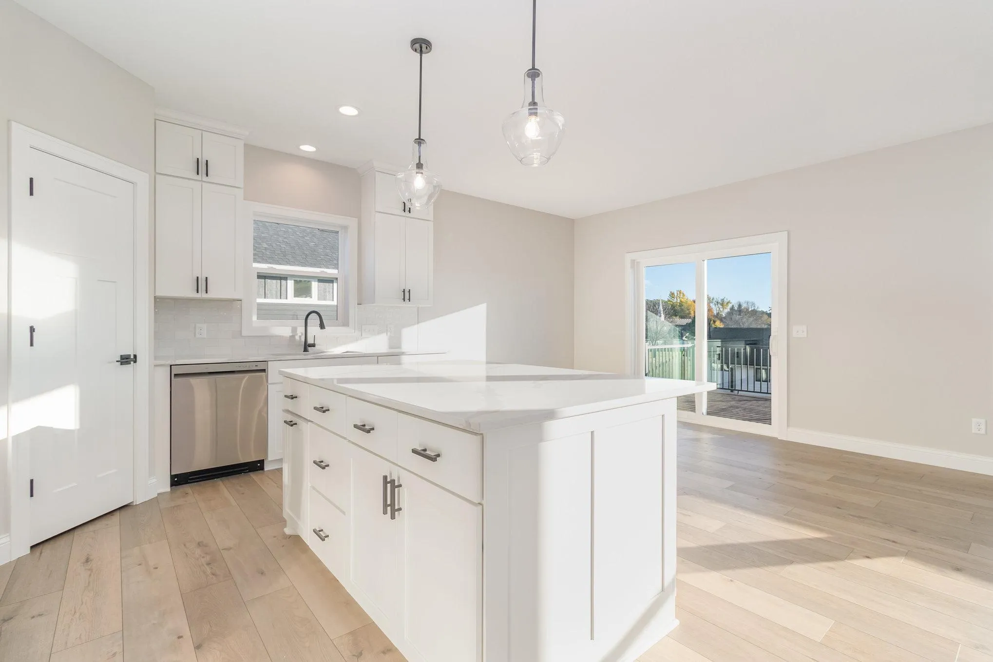 Photo 8 of 3880 Larabee Ne Avenue