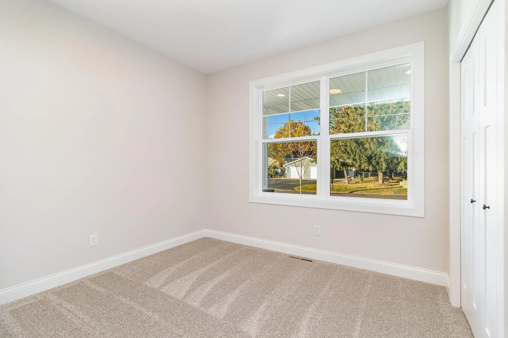 Photo 13 of 3880 Larabee Ne Avenue