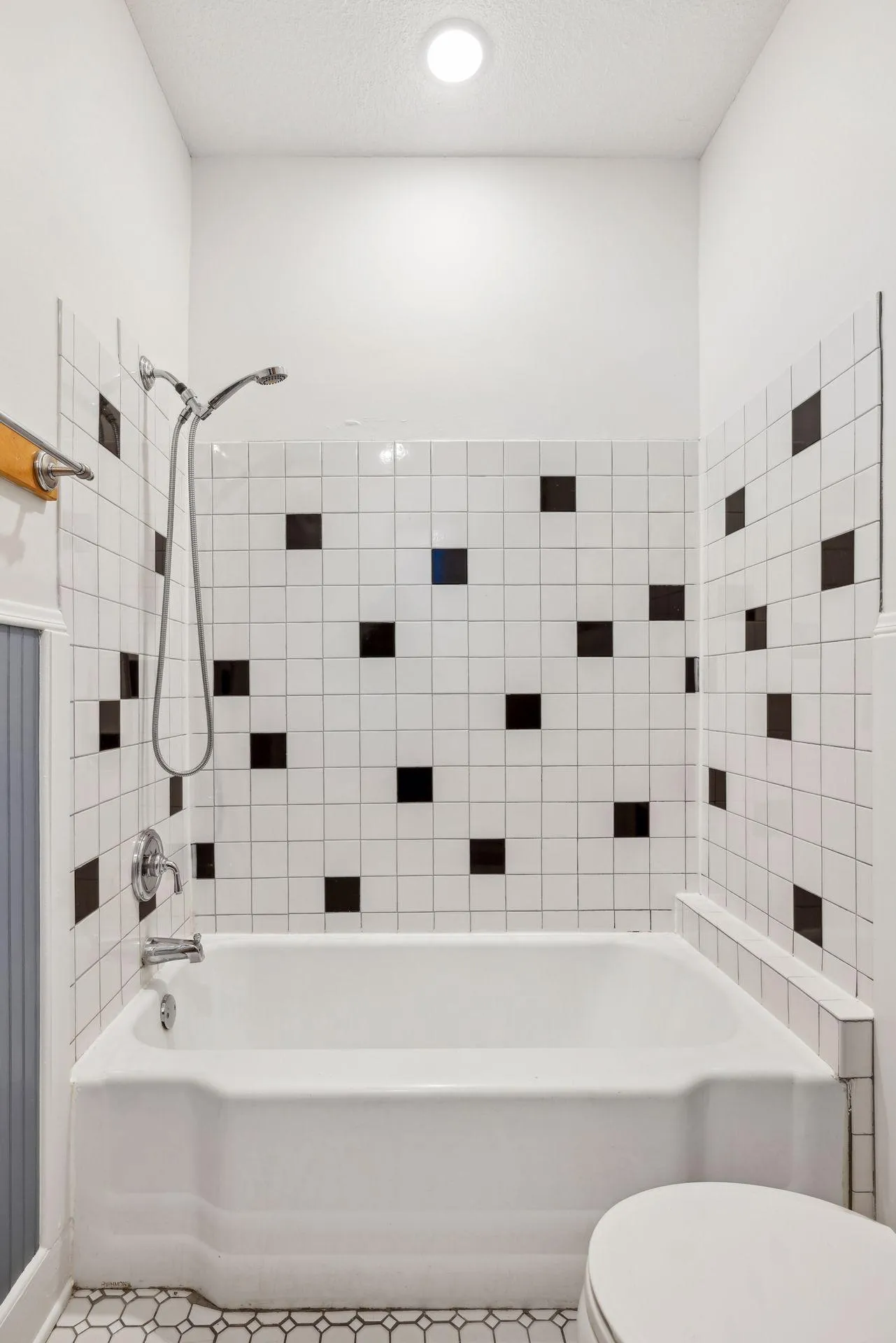 Photo 54 of 2125 Harriet Avenue