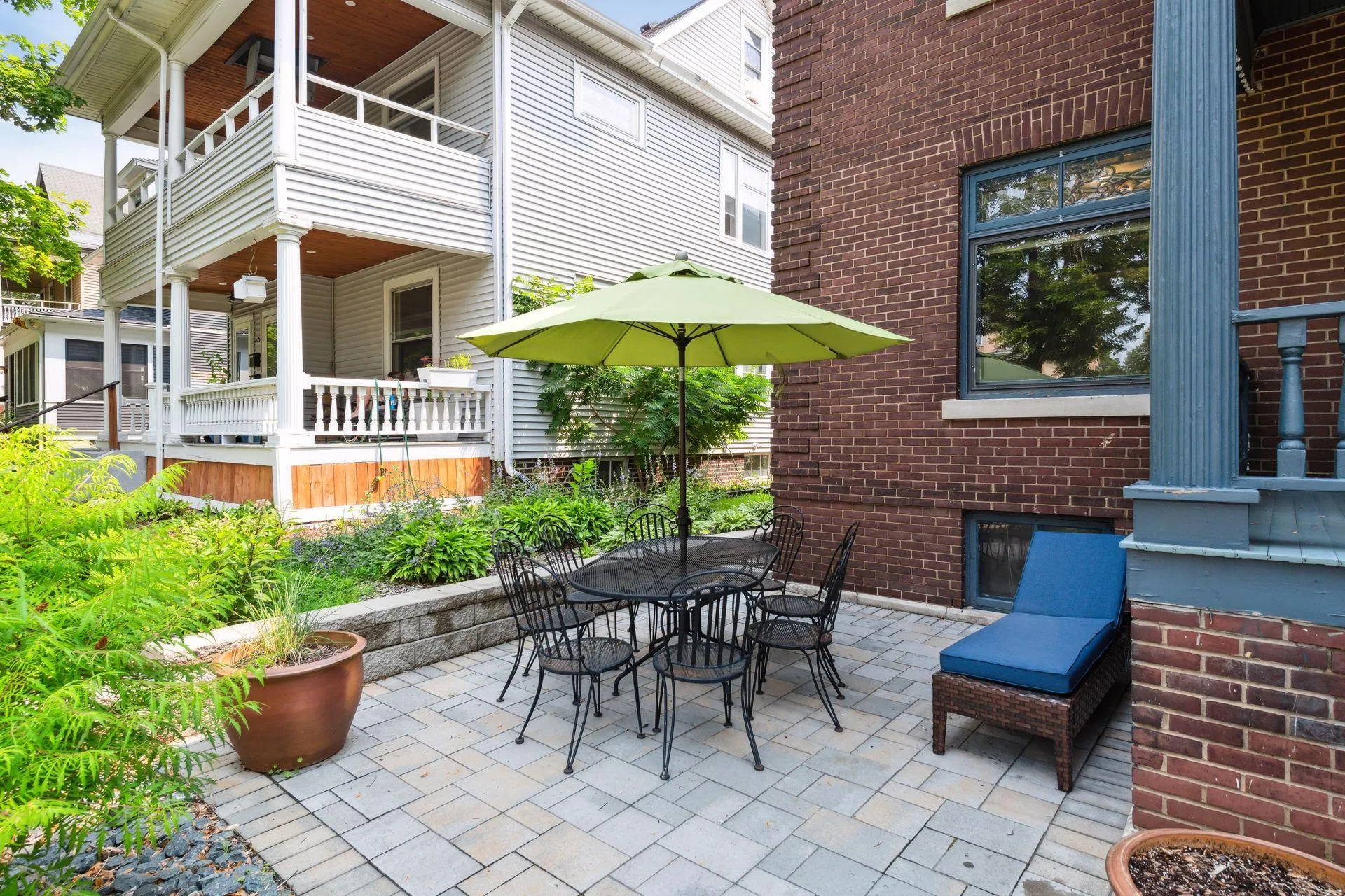 Photo 9 of 2125 Harriet Avenue