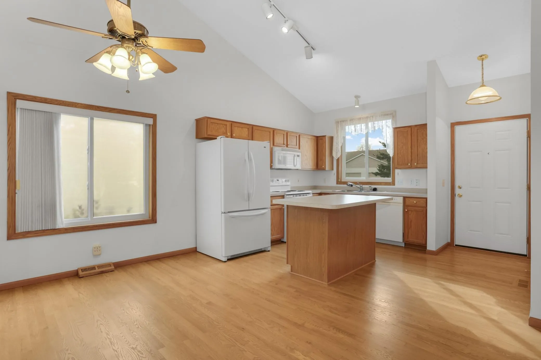 Photo 12 of 1545 Chartreux Avenue