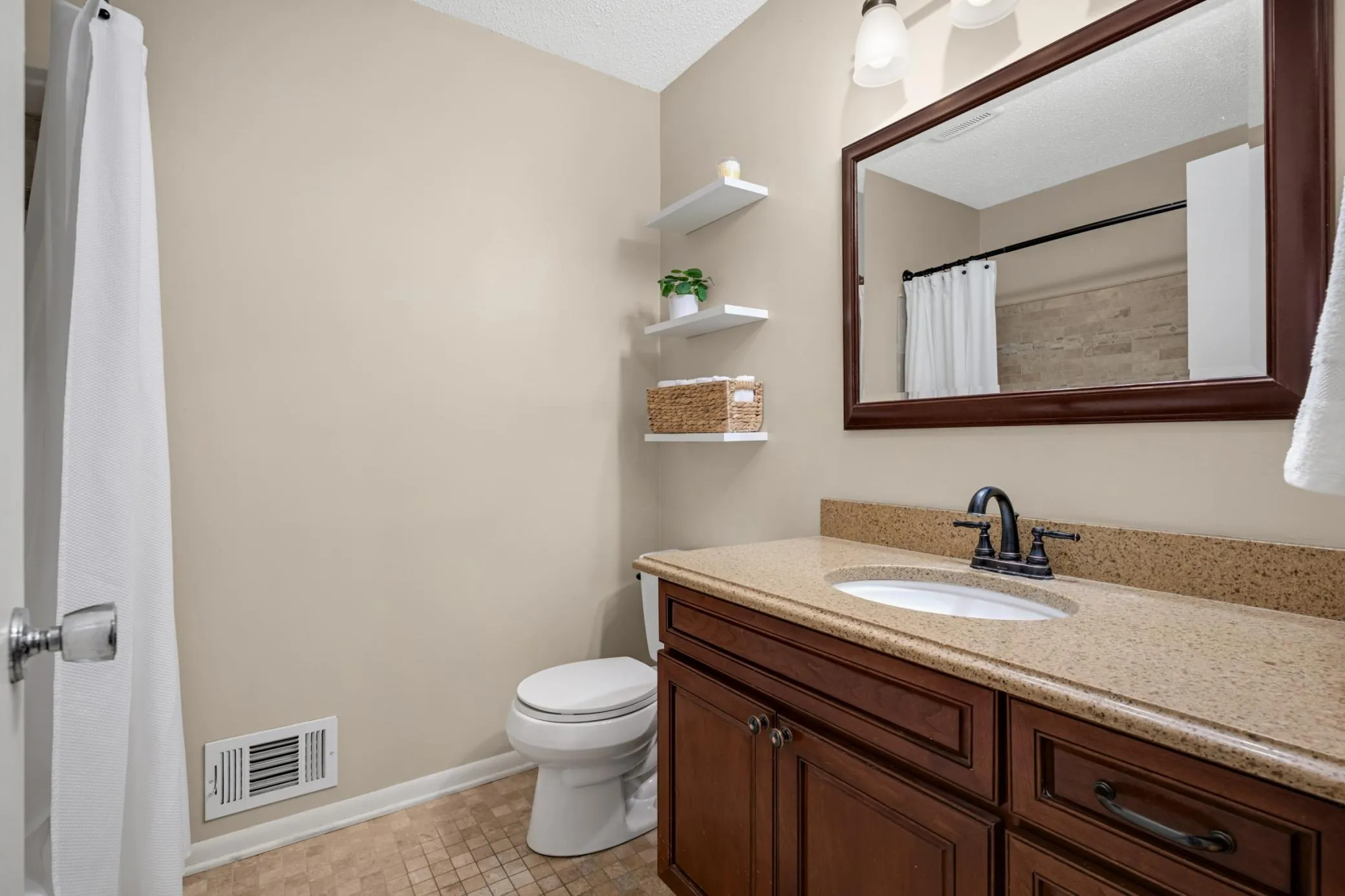 Photo 32 of 5505 Warden Avenue