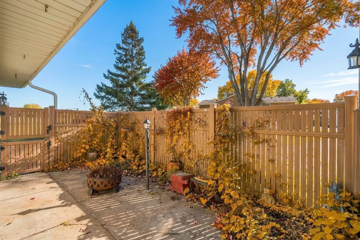 Photo 4 of 3531 Cloman Way