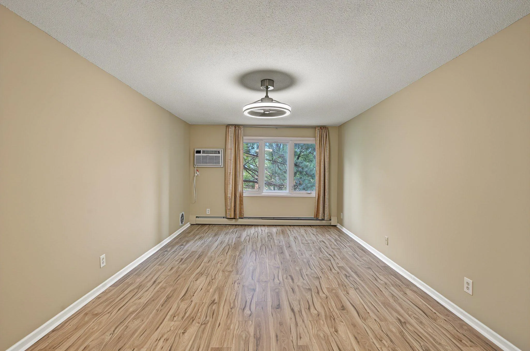 Photo 13 of 3200 Virginia S Avenue Unit 215