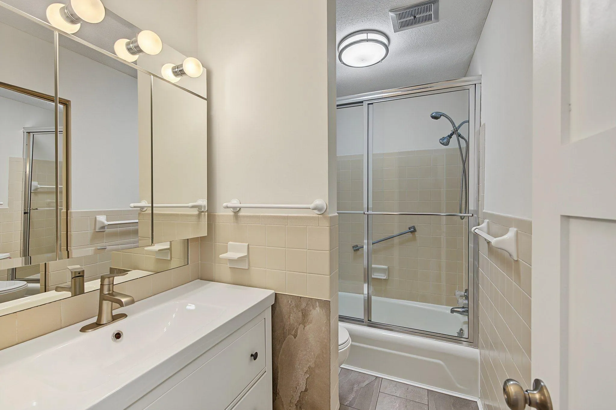 Photo 16 of 3200 Virginia S Avenue Unit 215
