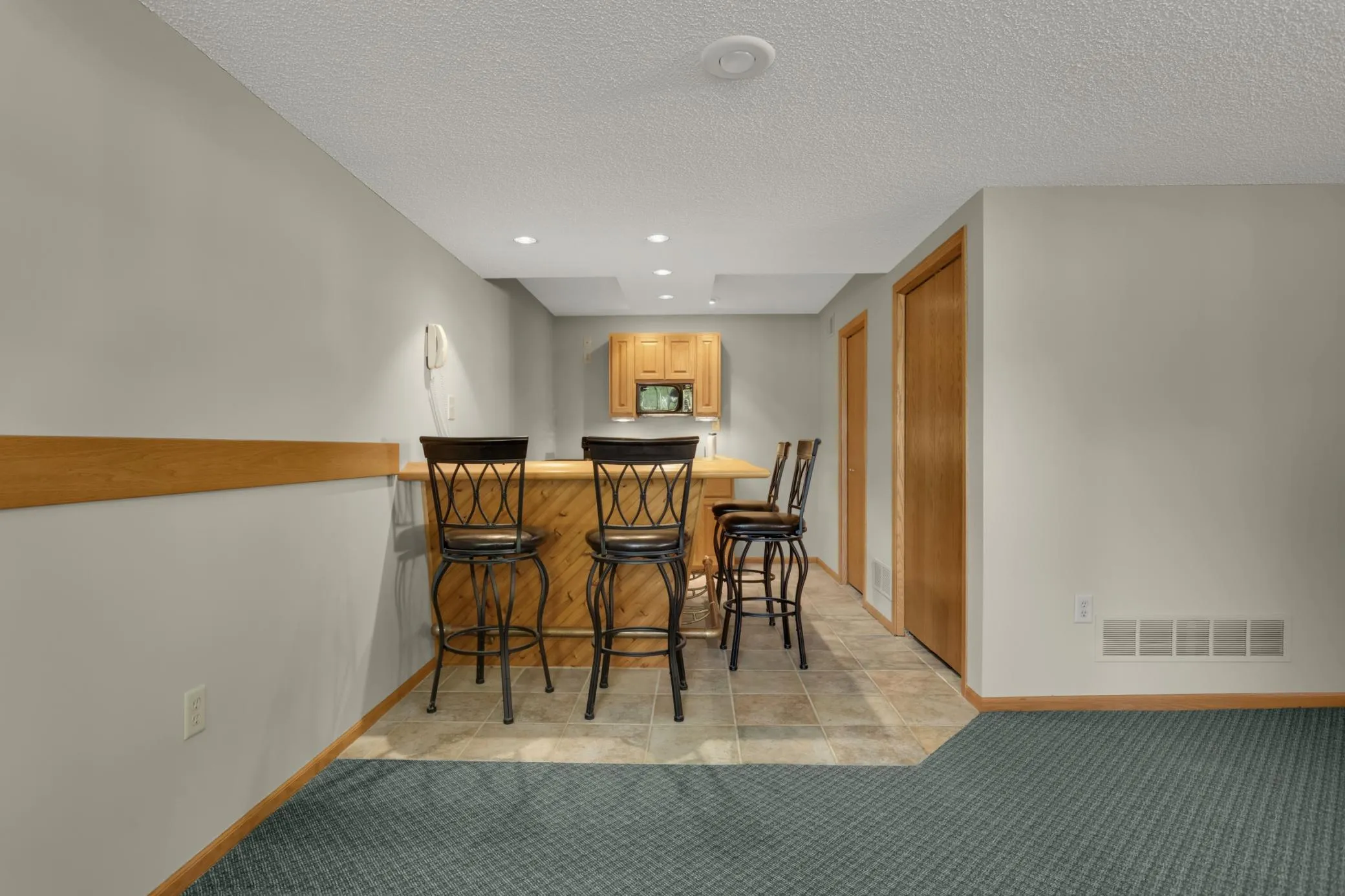 Photo 36 of 15660 Cumberland W Avenue