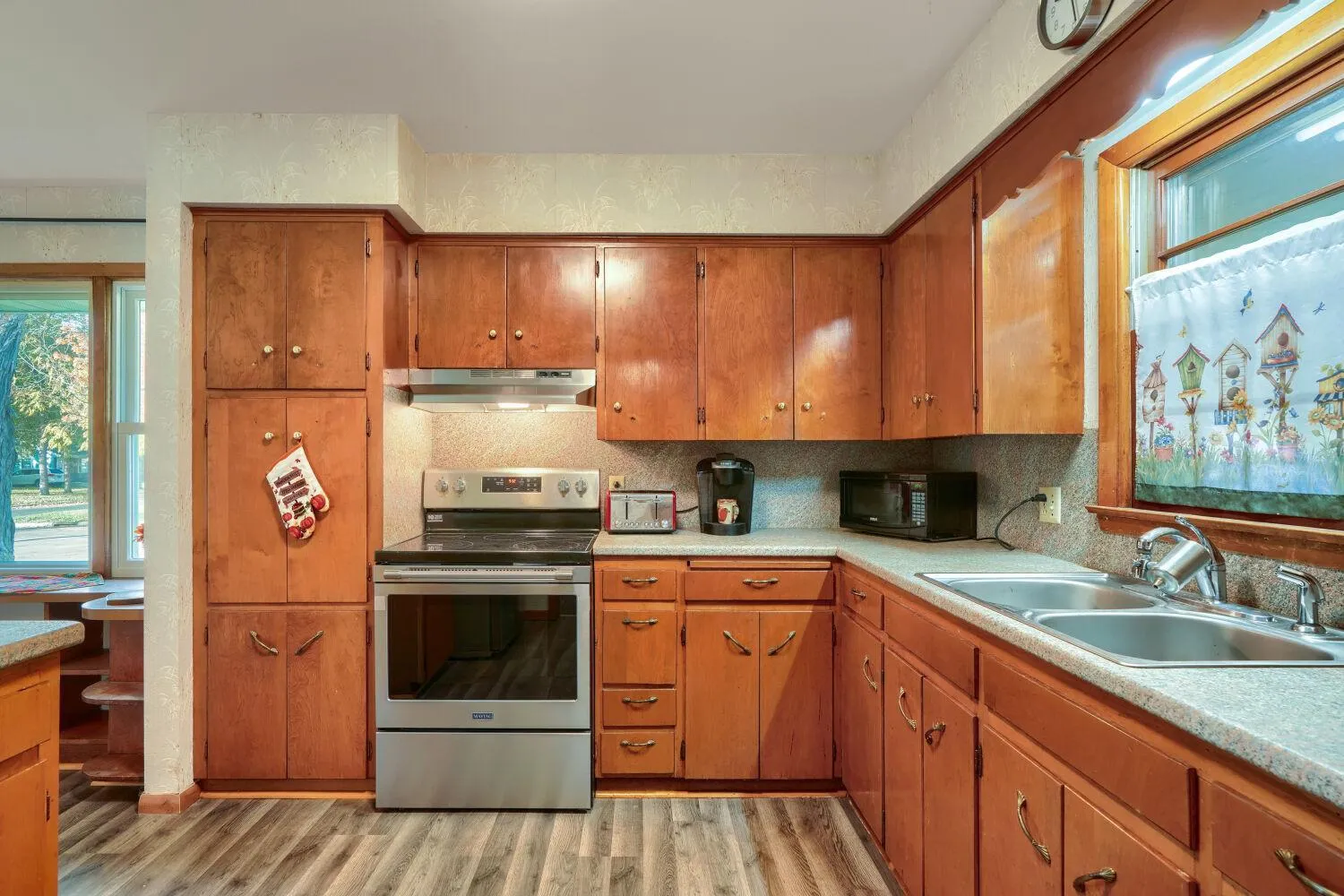 Photo 6 of 830 5th W Street
