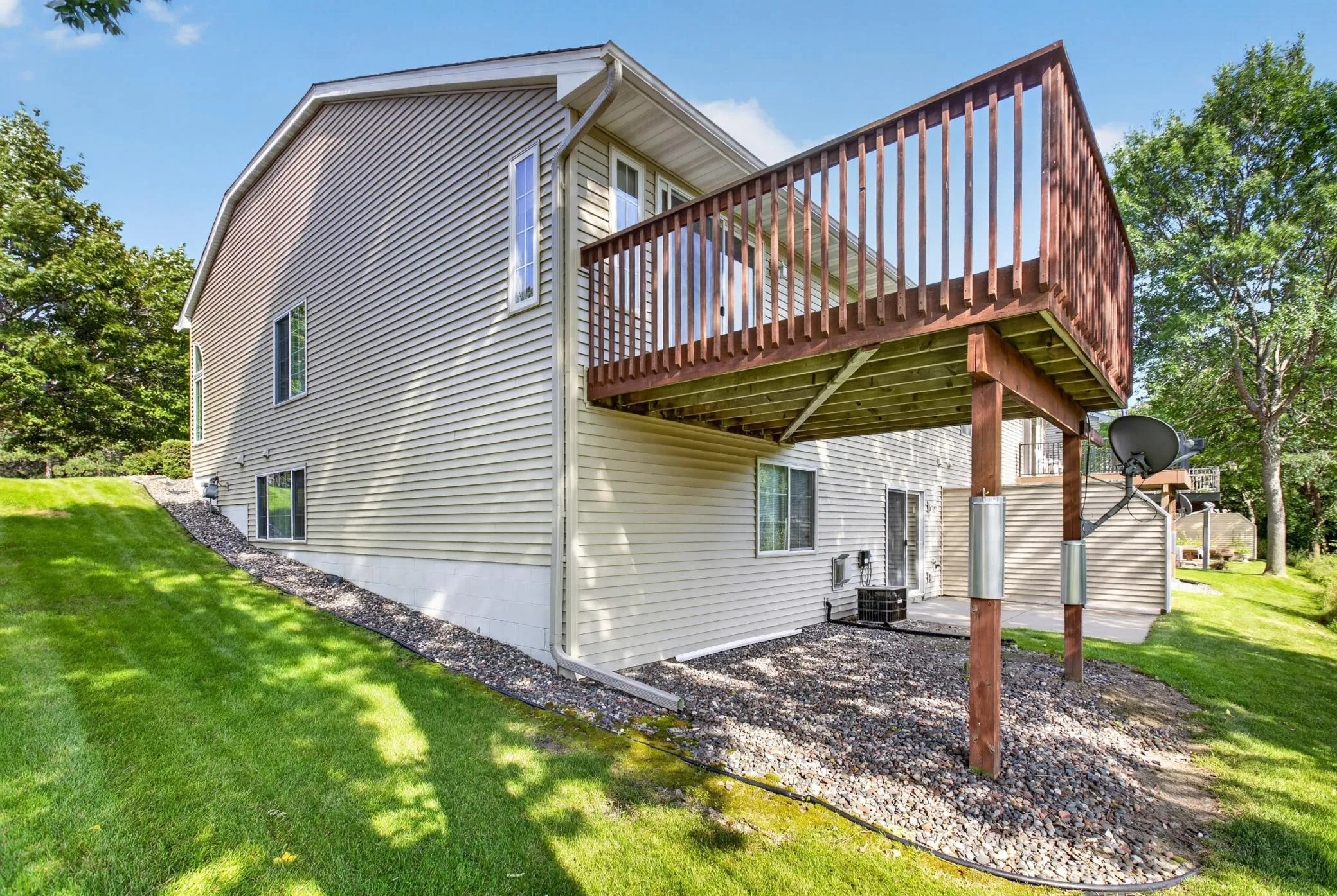 Photo 6 of 1007 N Rum River Drive