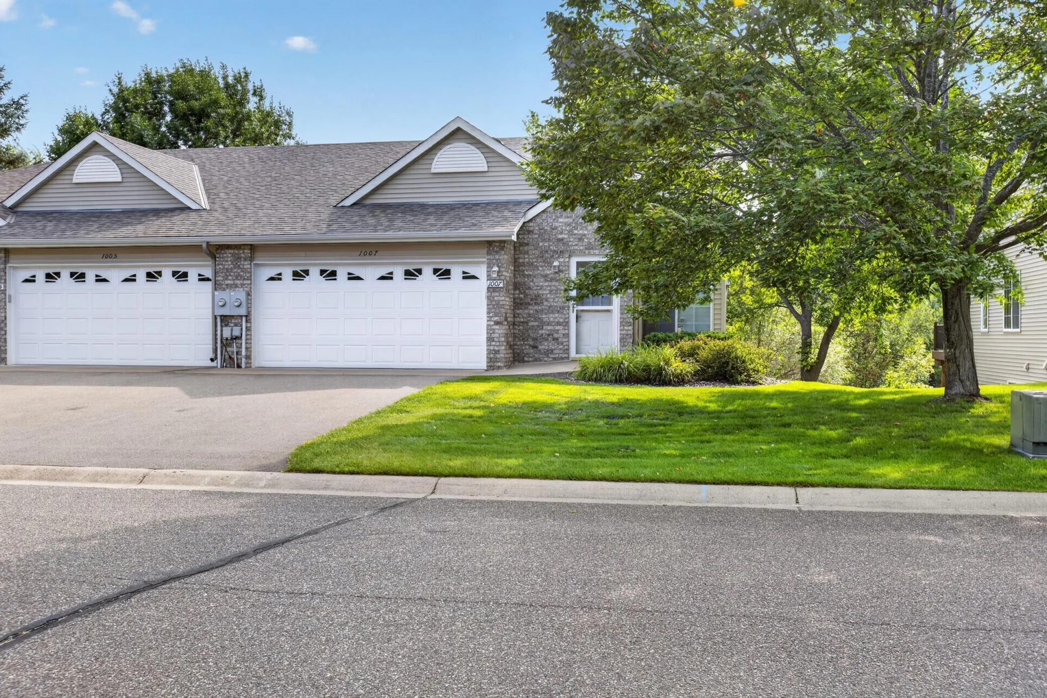 Photo 4 of 1007 N Rum River Drive