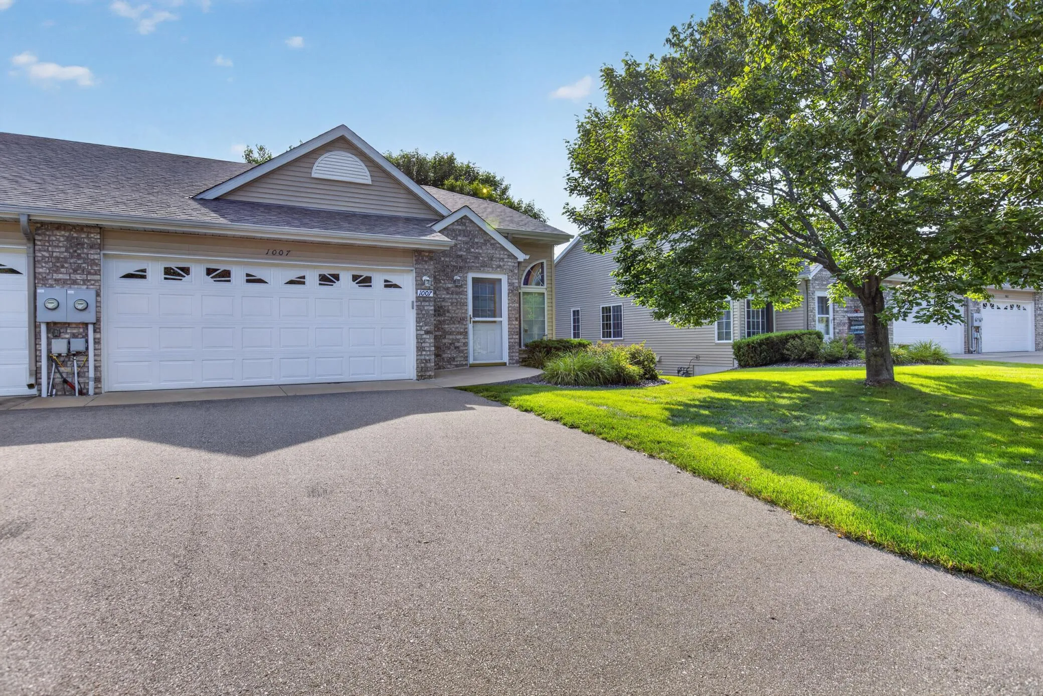 Photo 5 of 1007 N Rum River Drive