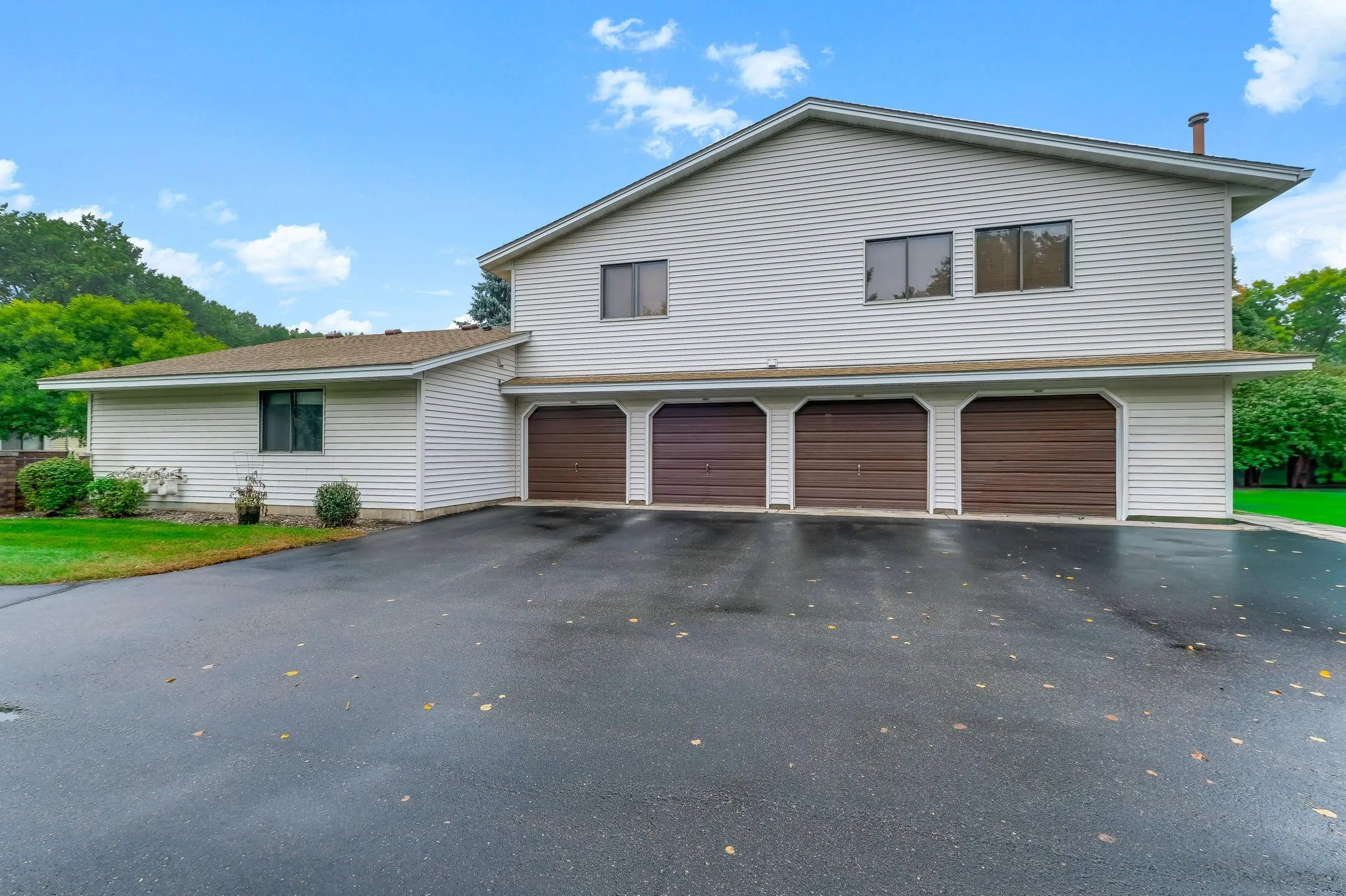 Photo 2 of 2606 Brookdale Lane
