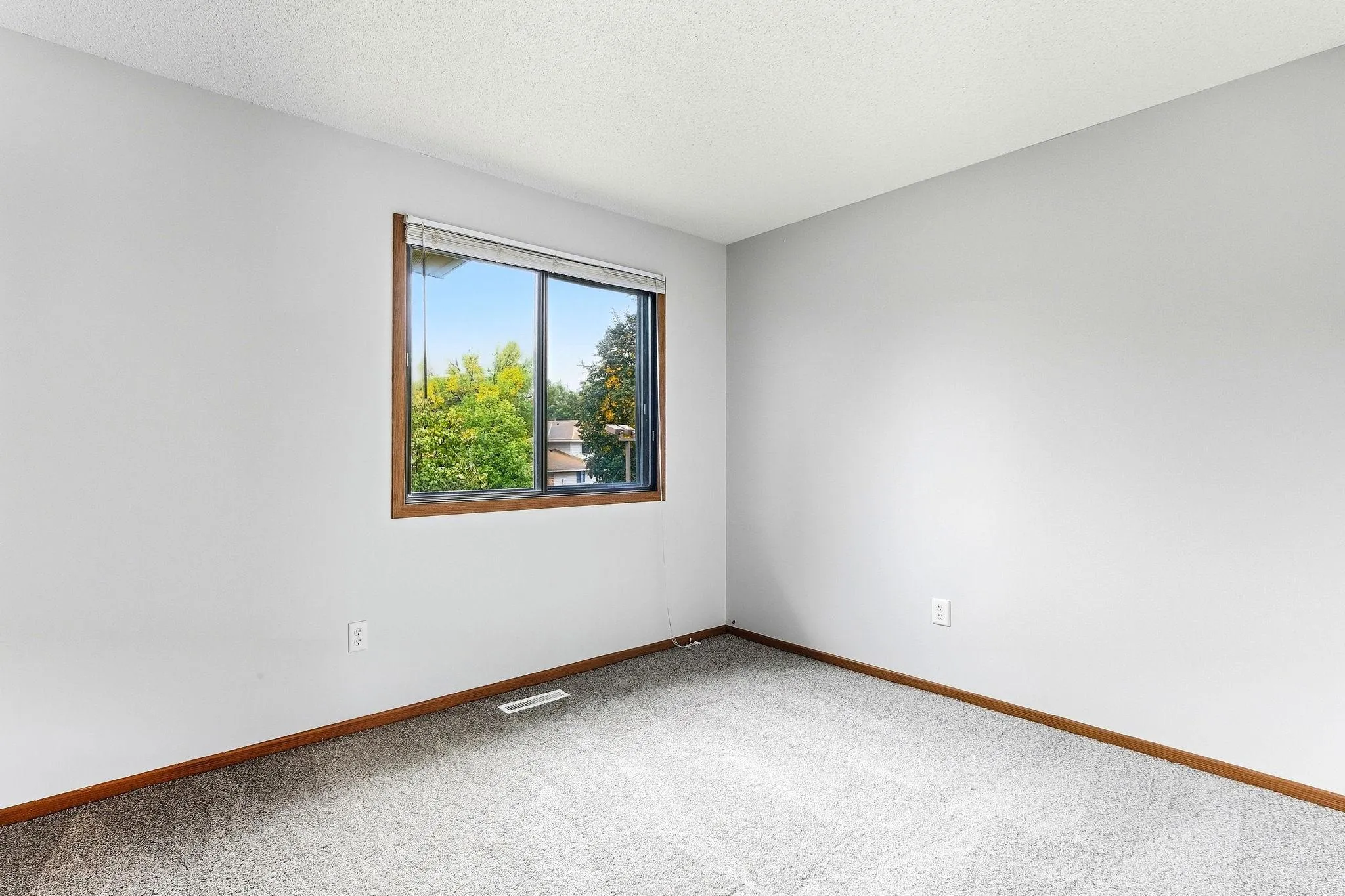 Photo 7 of 2606 Brookdale Lane