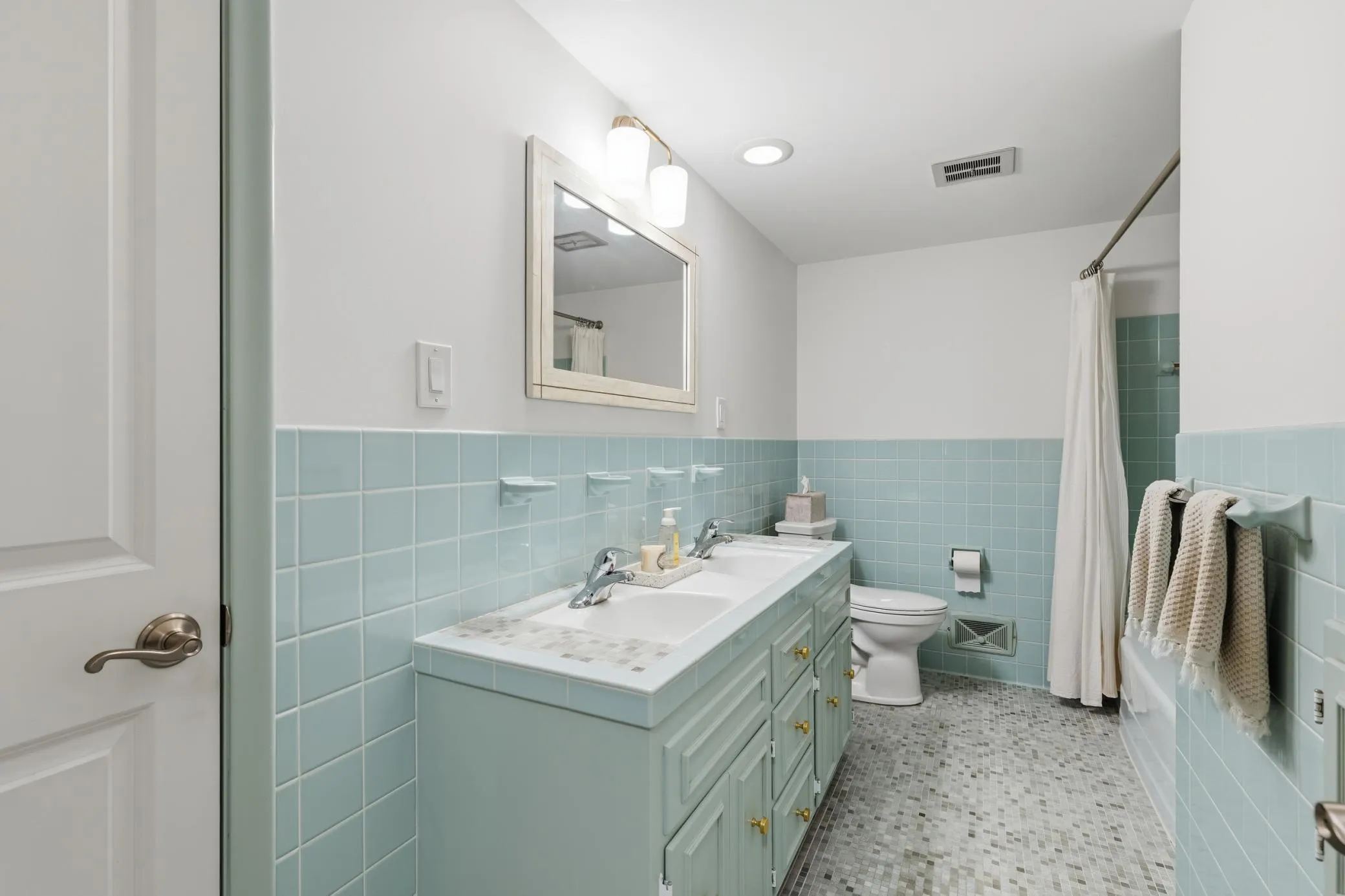 Photo 37 of 7132 Glouchester Avenue
