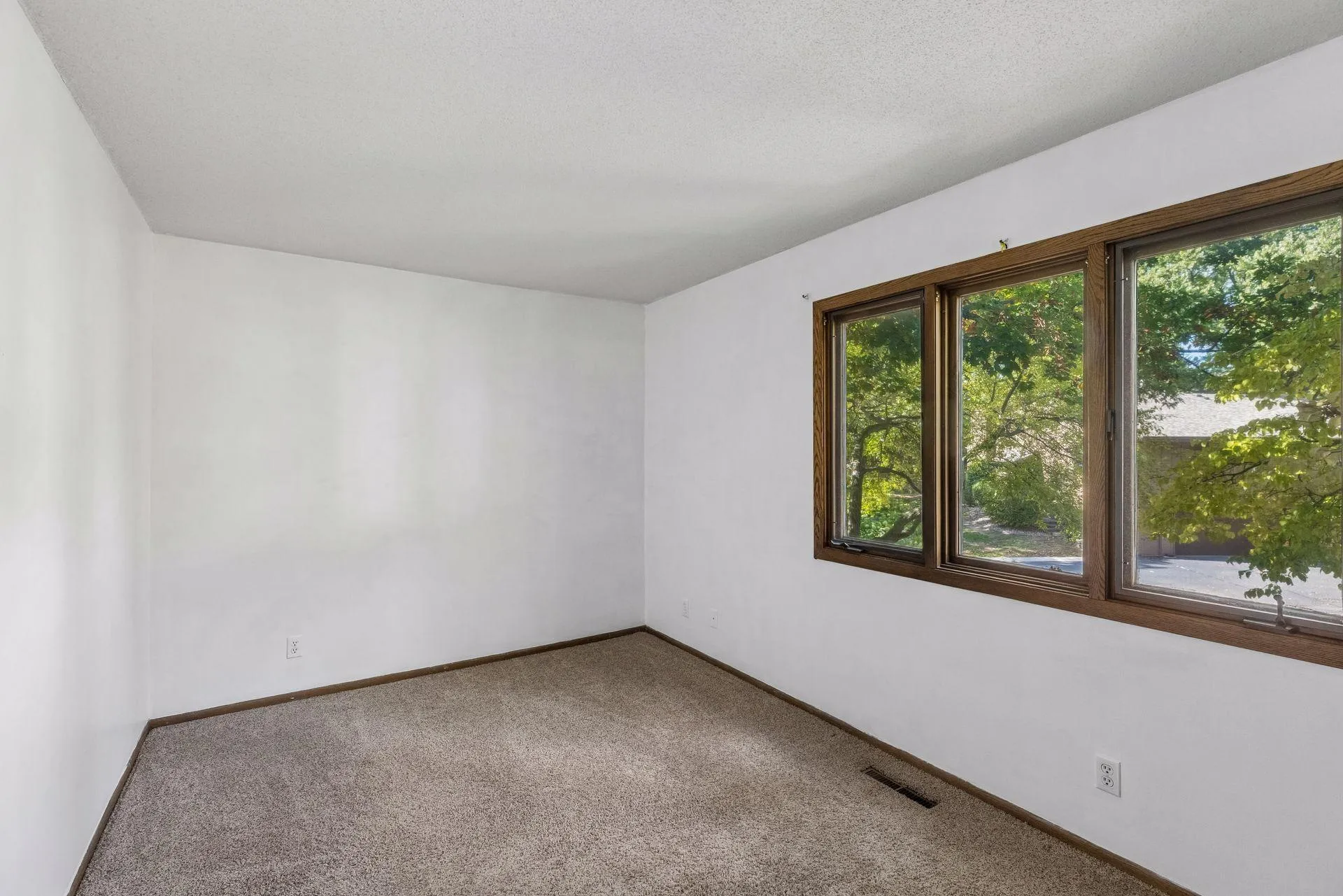 Photo 18 of 2677 Sumac Ridge