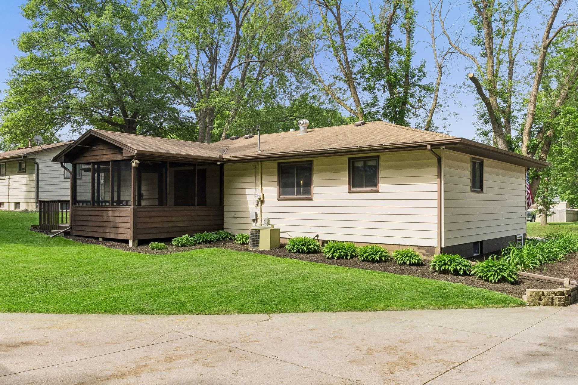 Photo 36 of 6631 Oakwood Street