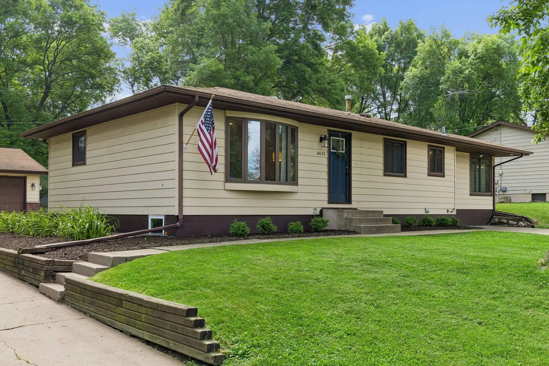 Photo 2 of 6631 Oakwood Street