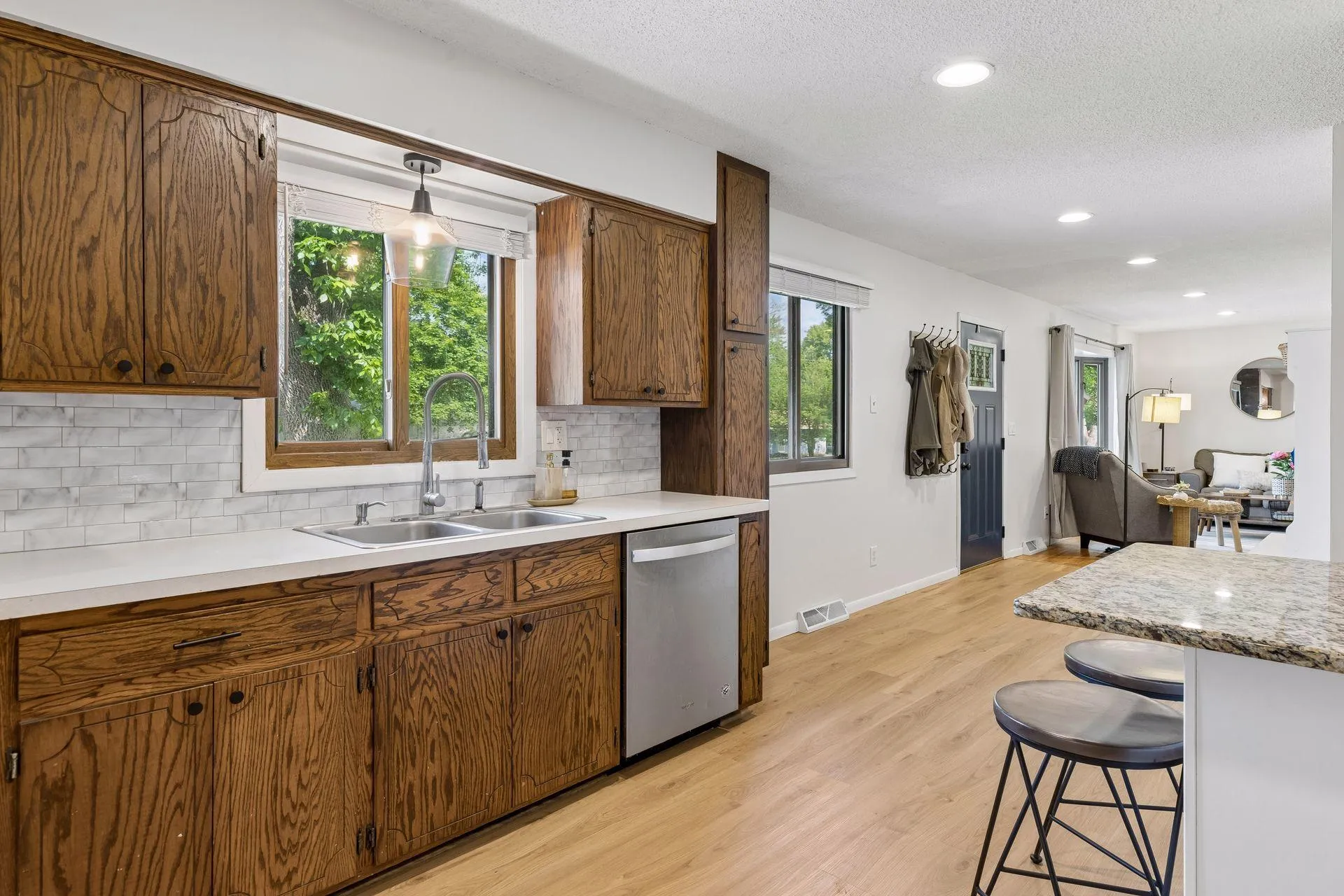 Photo 6 of 6631 Oakwood Street