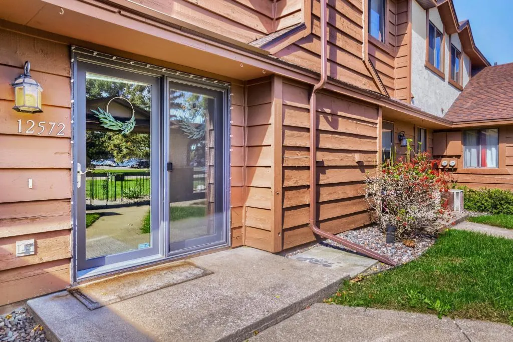 Photo 3 of 12572 University Nw Avenue