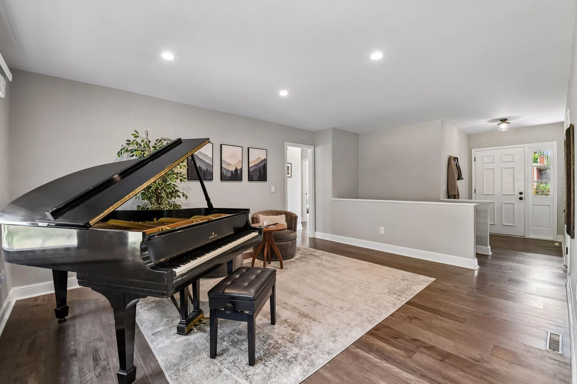 Photo 4 of 501 Laredo Lane