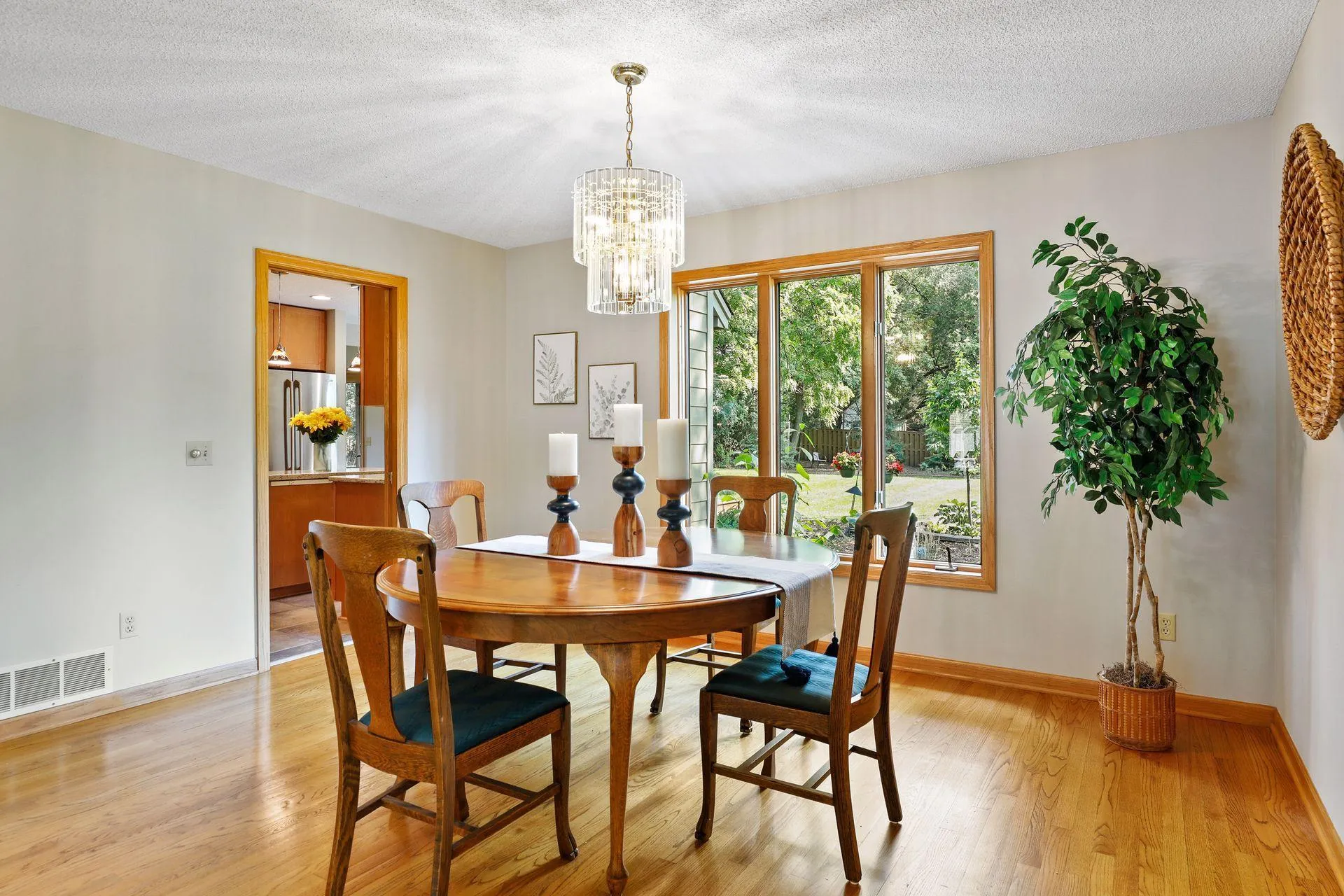 Photo 5 of 3626 Krey Avenue
