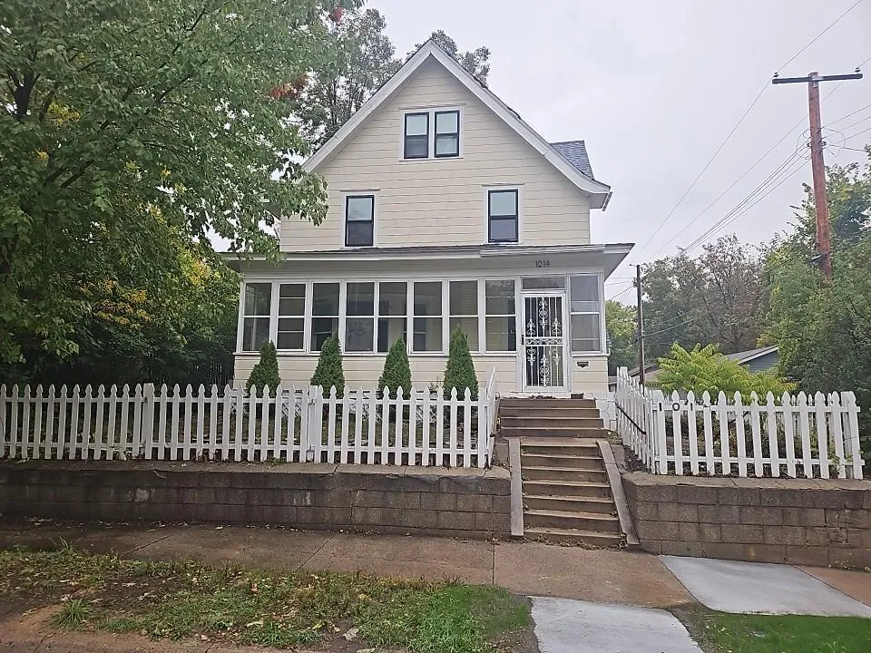 Photo 2 of 1014 25th N Avenue
