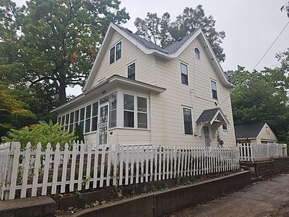 Photo 3 of 1014 25th N Avenue