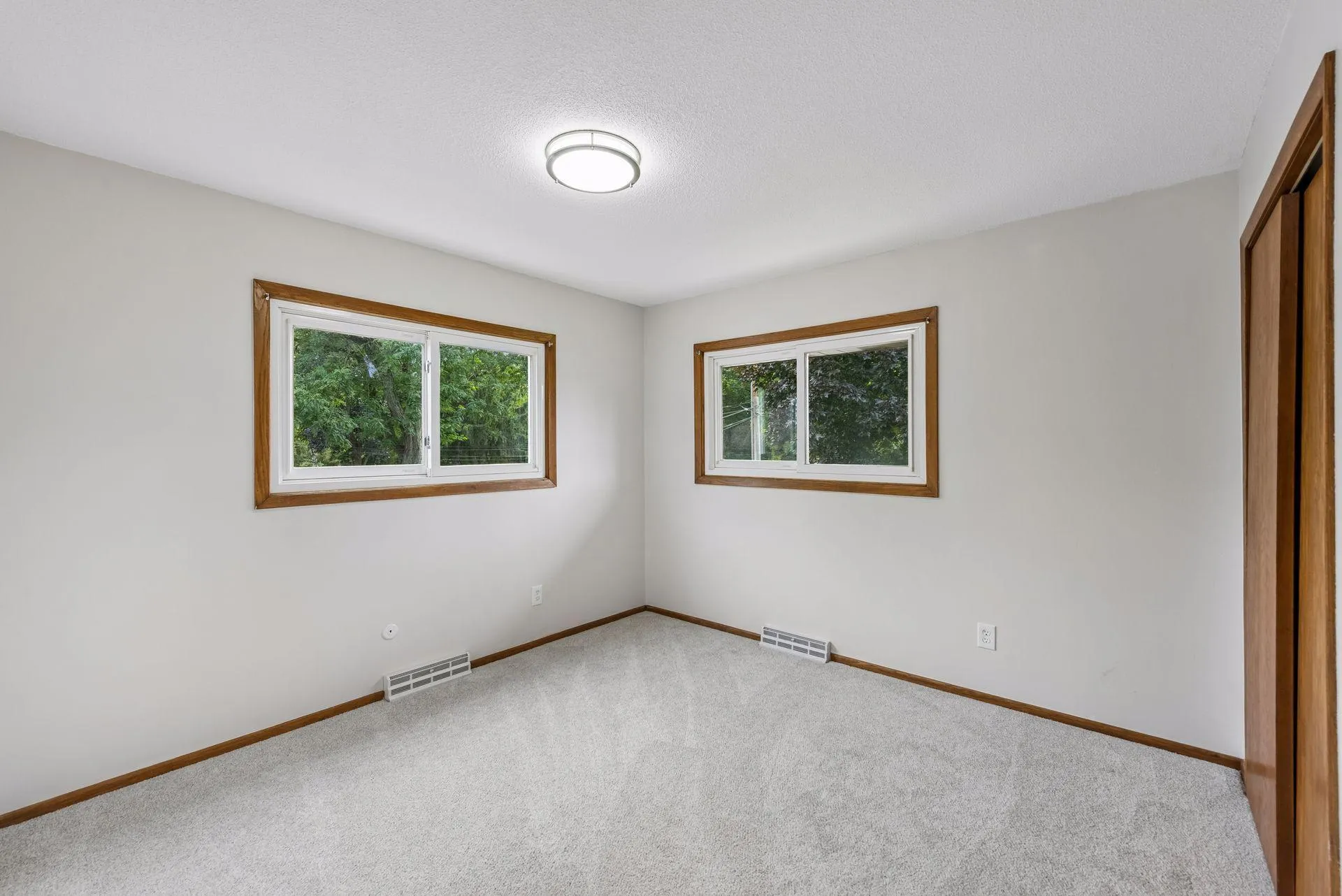Photo 13 of 3548 Edgerton Street