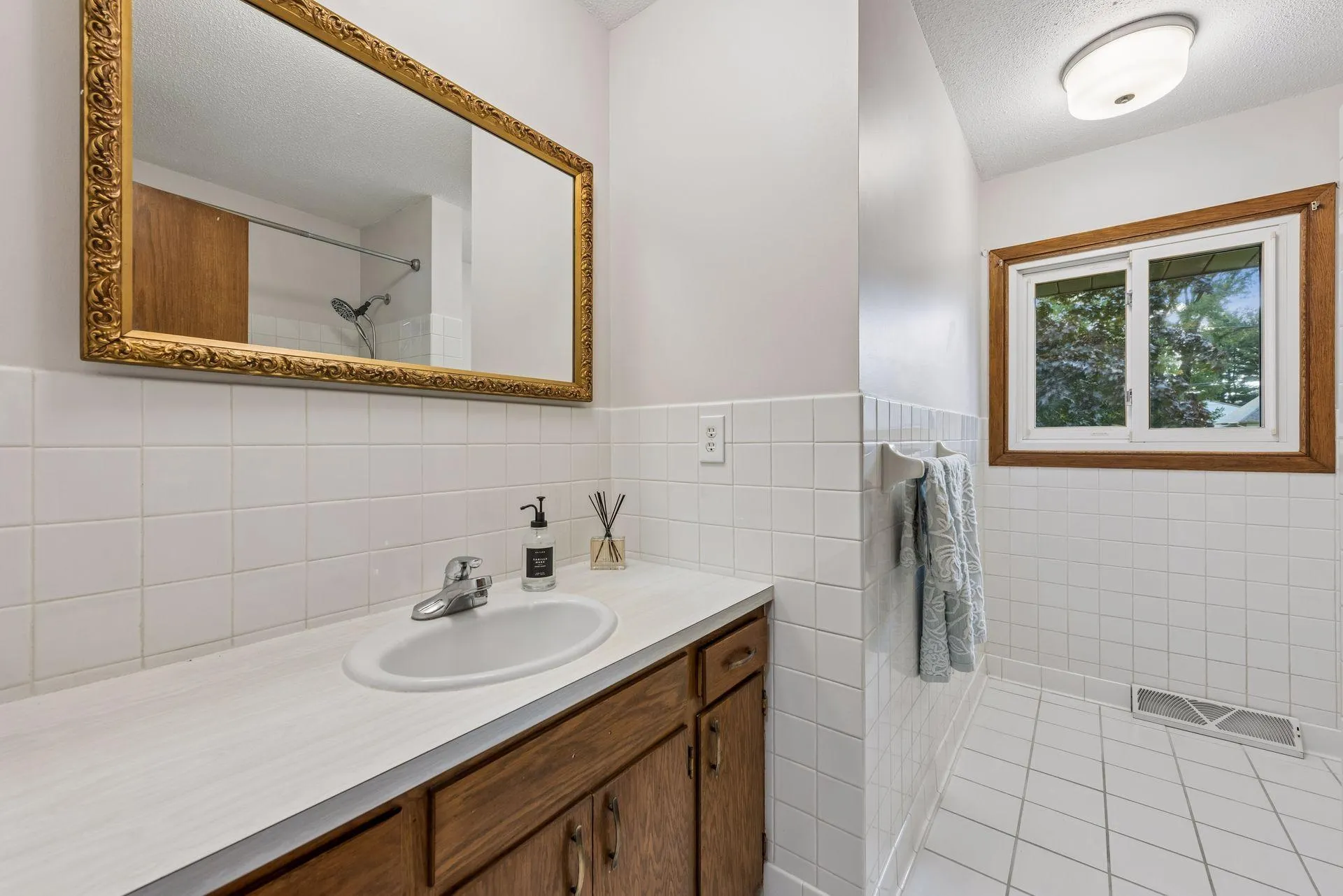 Photo 14 of 3548 Edgerton Street