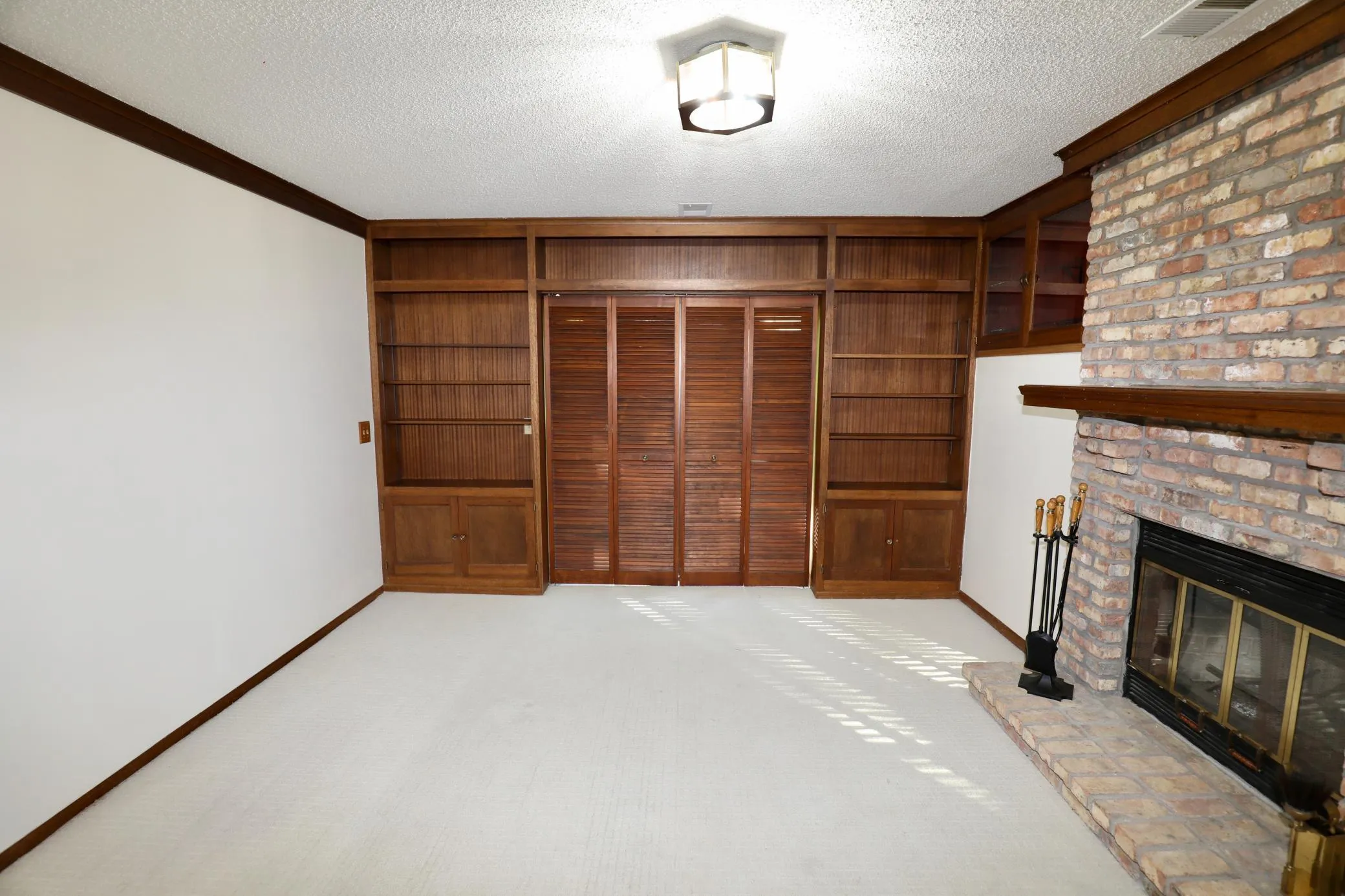 Photo 11 of 18300 Creeks Bend Drive