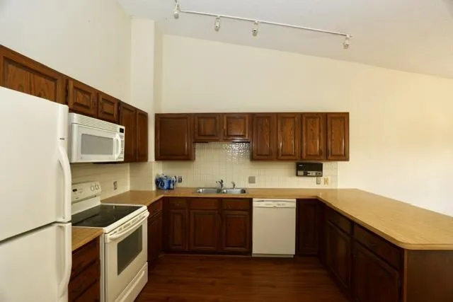Photo 2 of 18300 Creeks Bend Drive