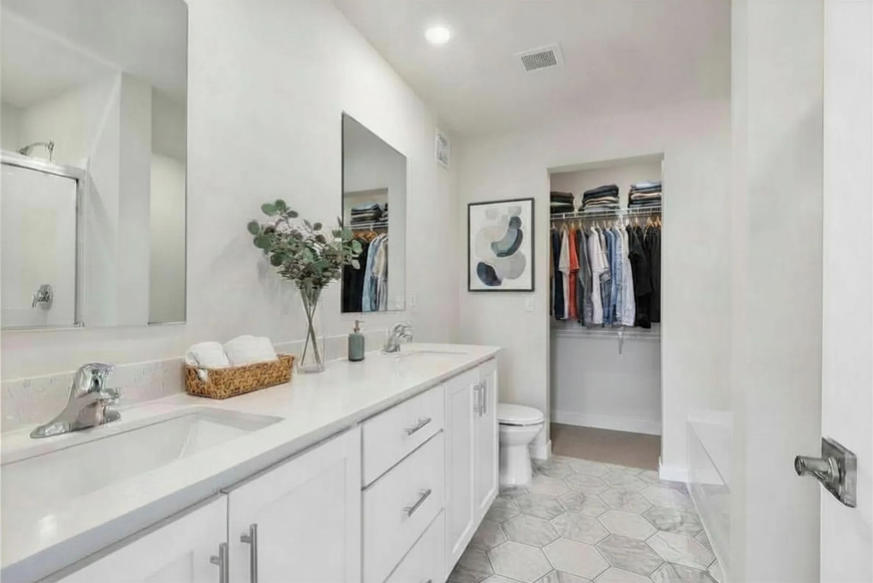 Photo 12 of 39723 Fallbrook Avenue