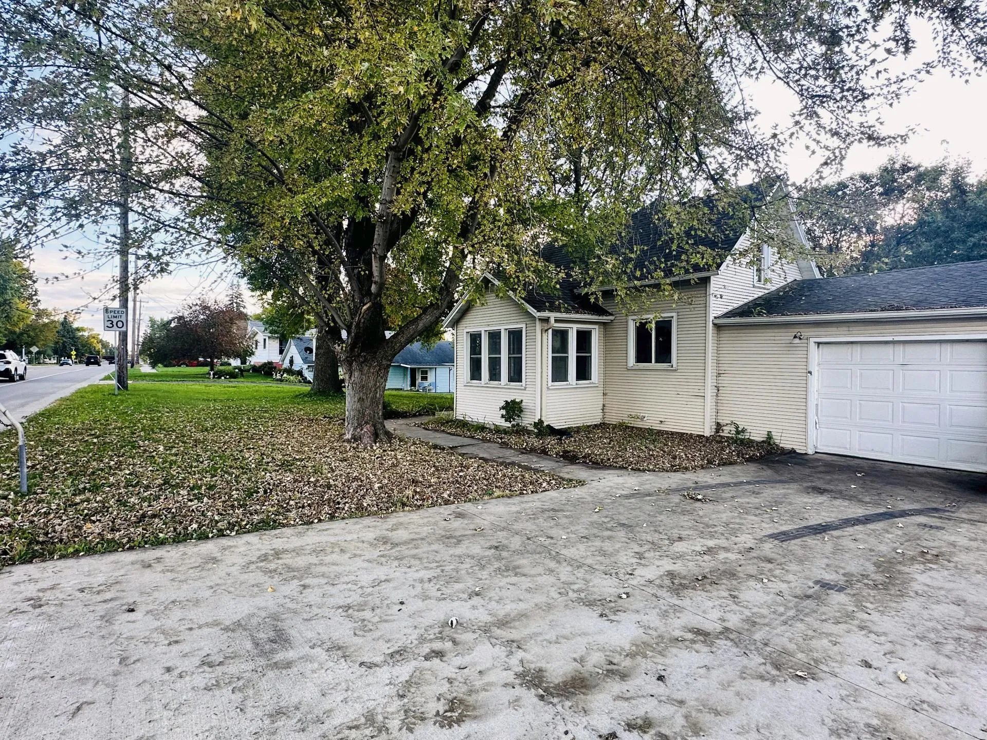 Photo 4 of 523 Oak N Avenue