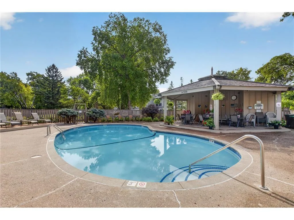 Photo 3 of 14411 Fairway Drive