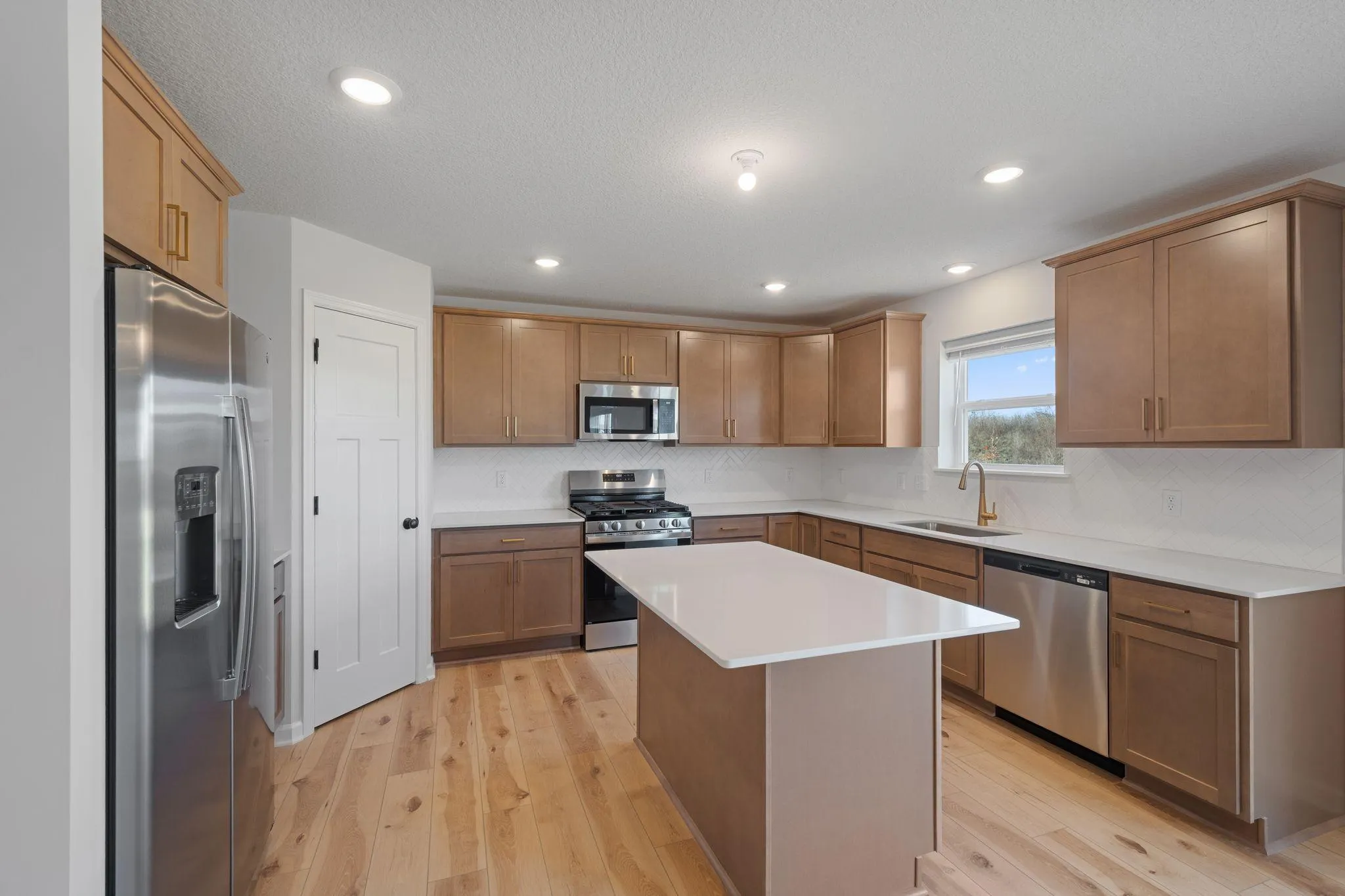 Photo 10 of 11631 16th Ne Circle
