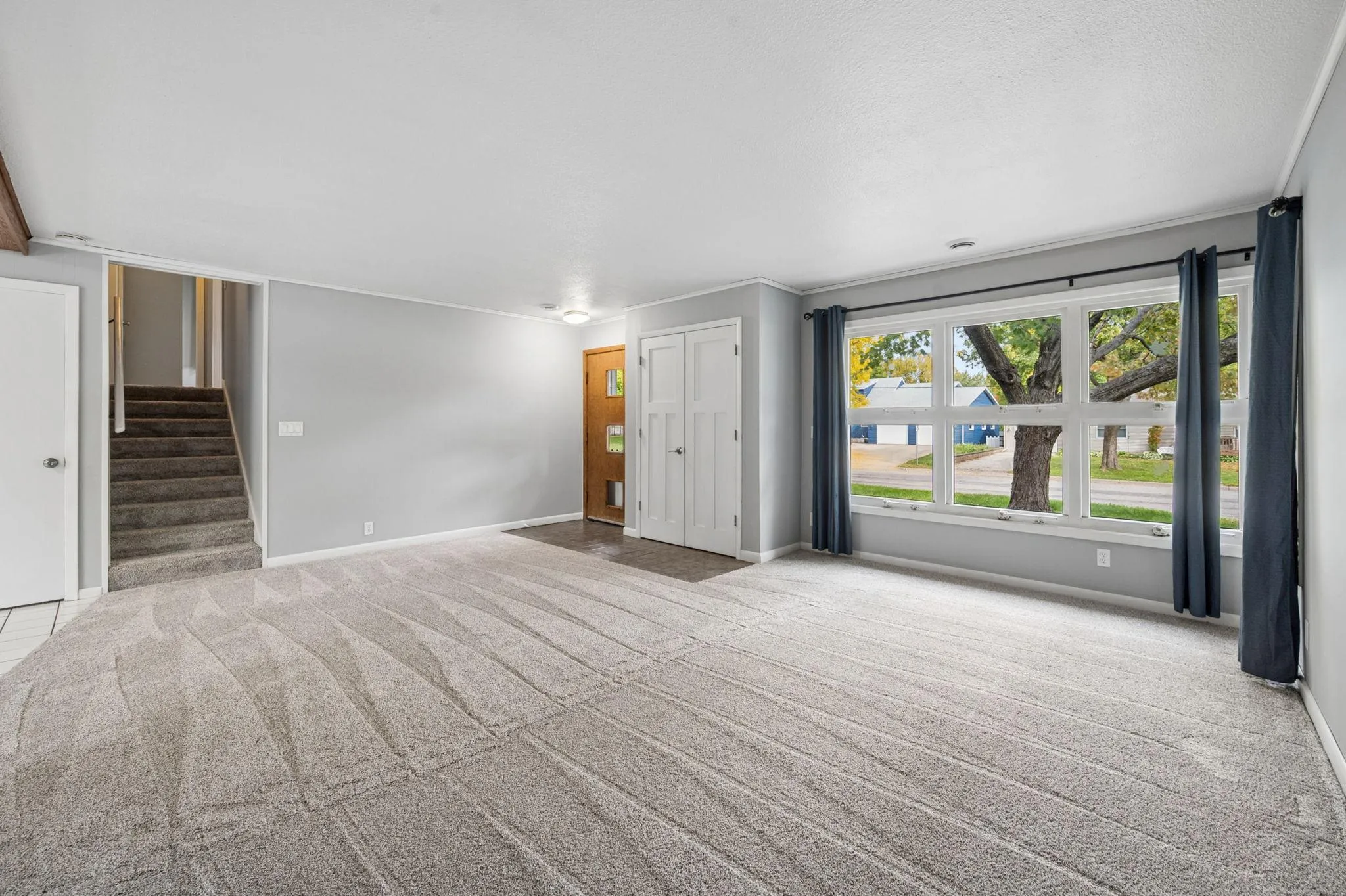Photo 5 of 718 E River Street