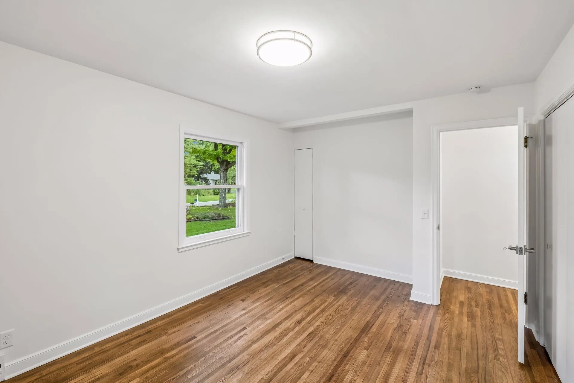 Photo 25 of 3525 The Mall