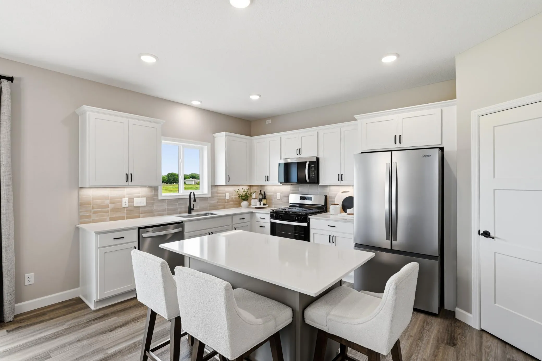 Photo 12 of 1006 E Meadowsweet Drive
