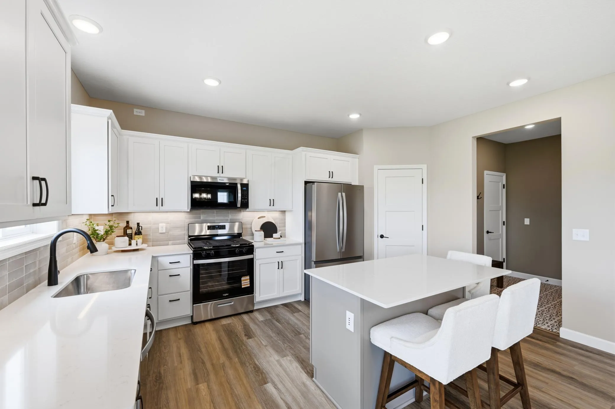 Photo 11 of 1006 E Meadowsweet Drive