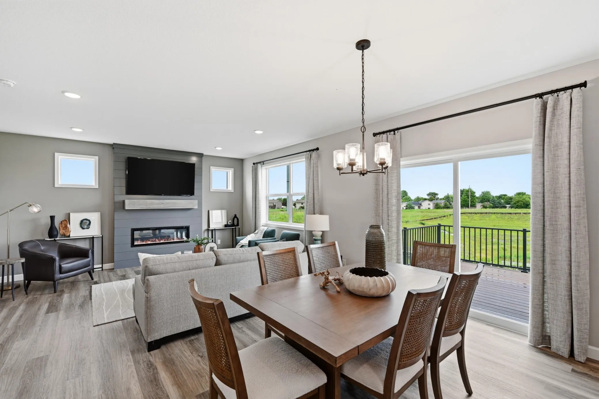 Photo 8 of 1006 E Meadowsweet Drive