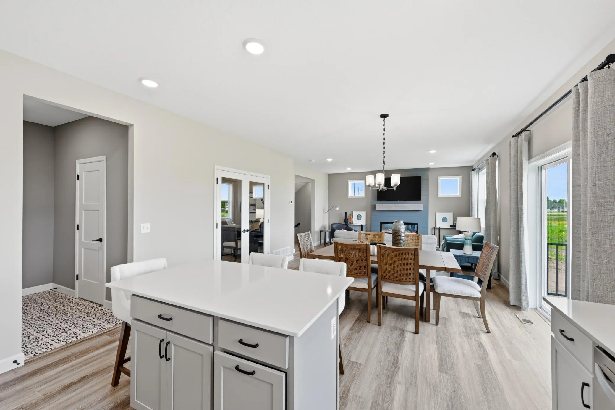 Photo 13 of 1006 E Meadowsweet Drive