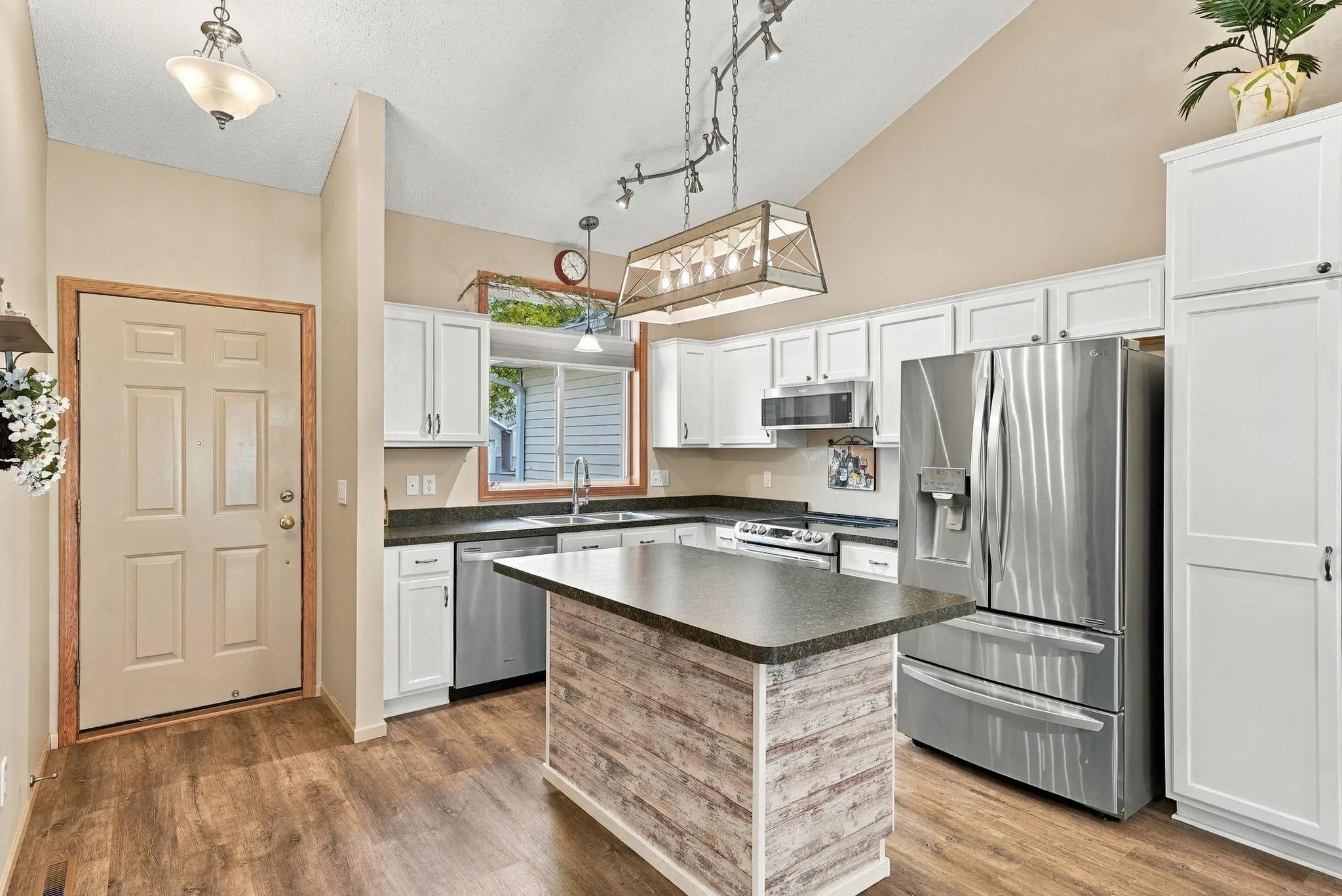 Photo 5 of 4100 Jarmann Lane