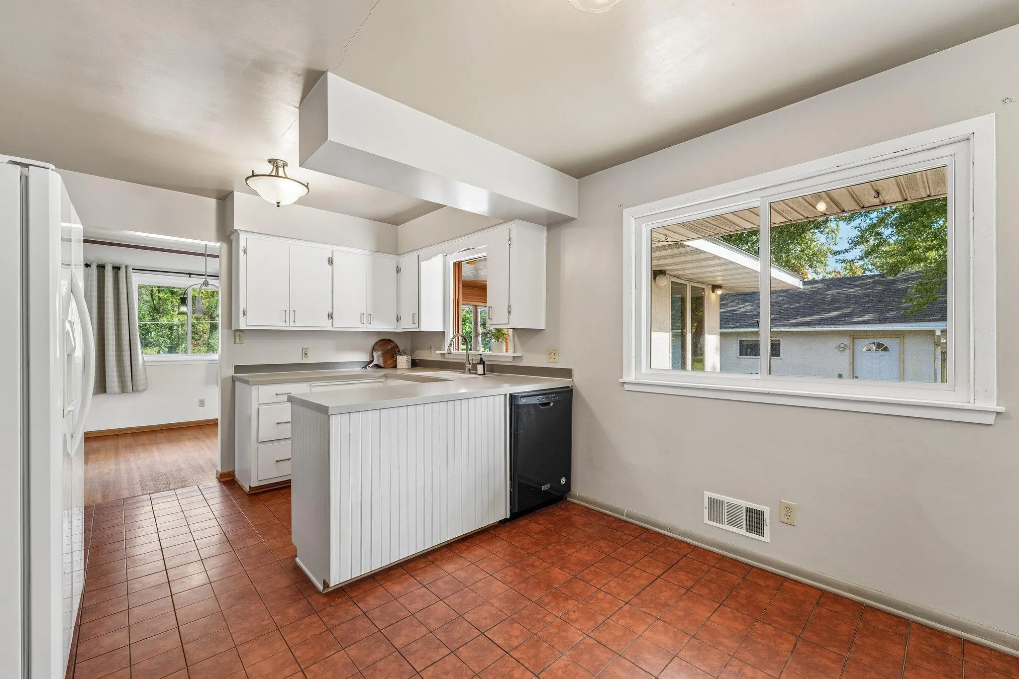 Photo 14 of 585 9th N Street