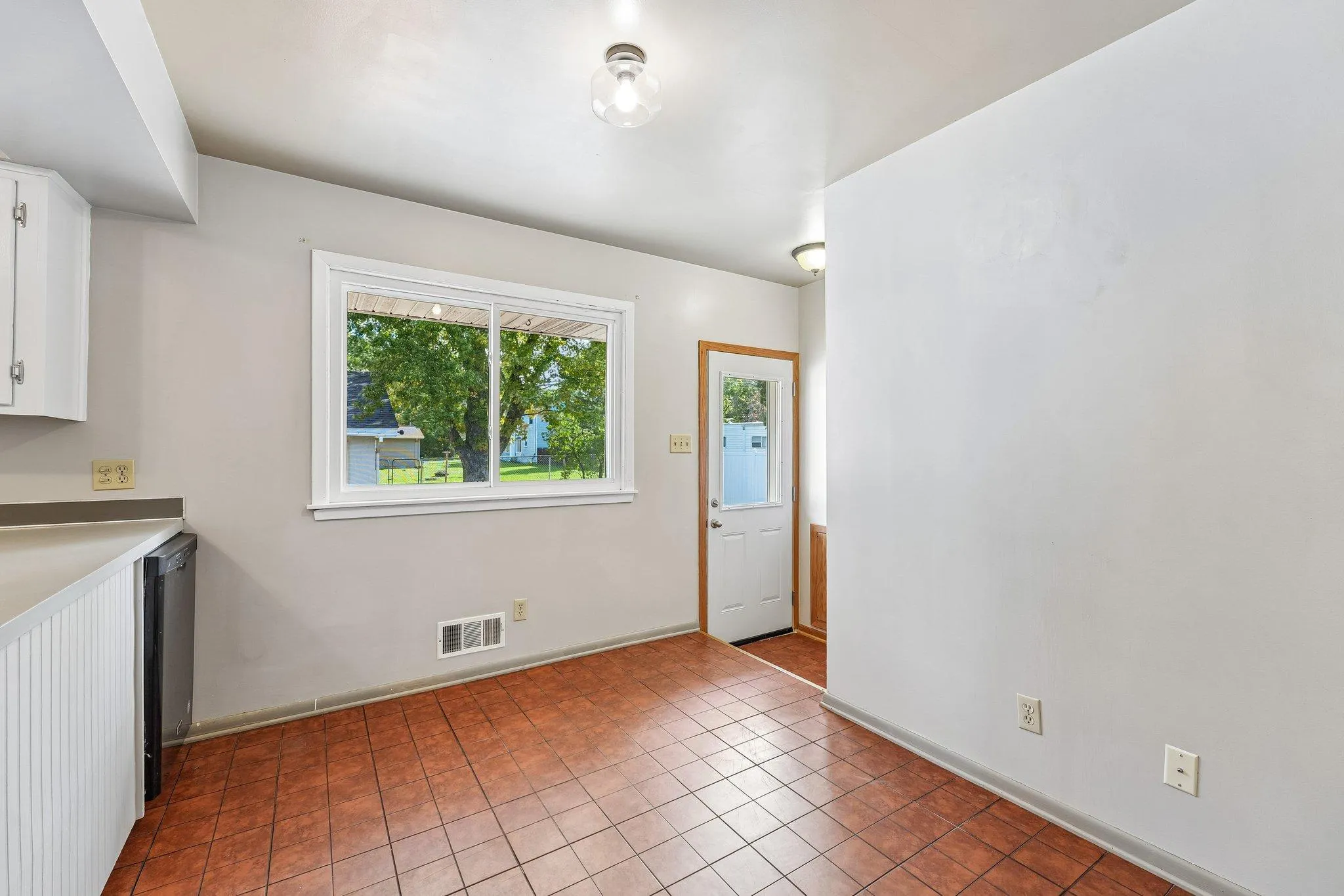 Photo 16 of 585 9th N Street