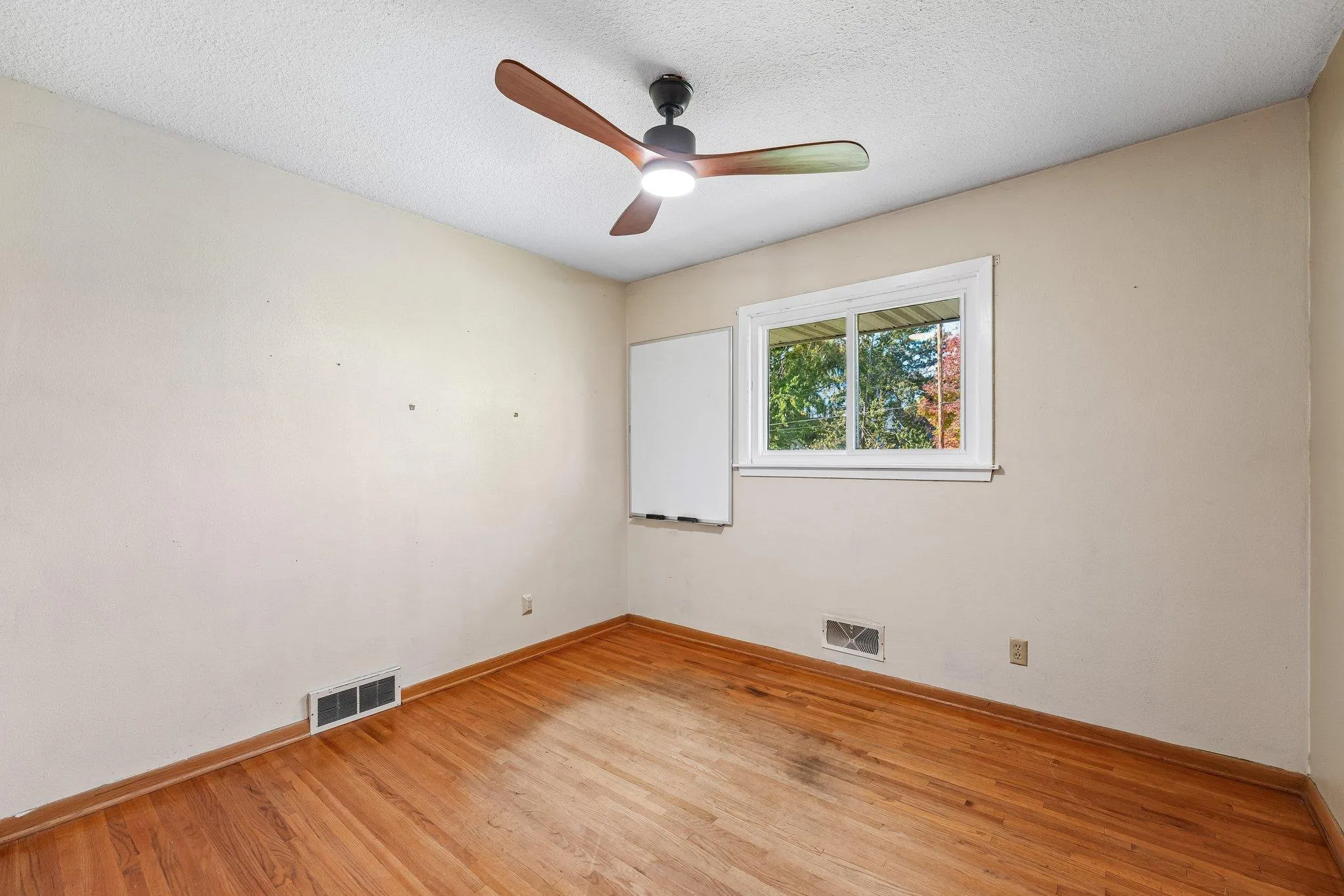 Photo 20 of 585 9th N Street