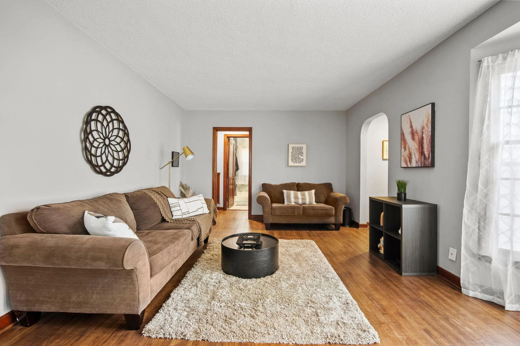 Photo 4 of 532 W Broadway Avenue